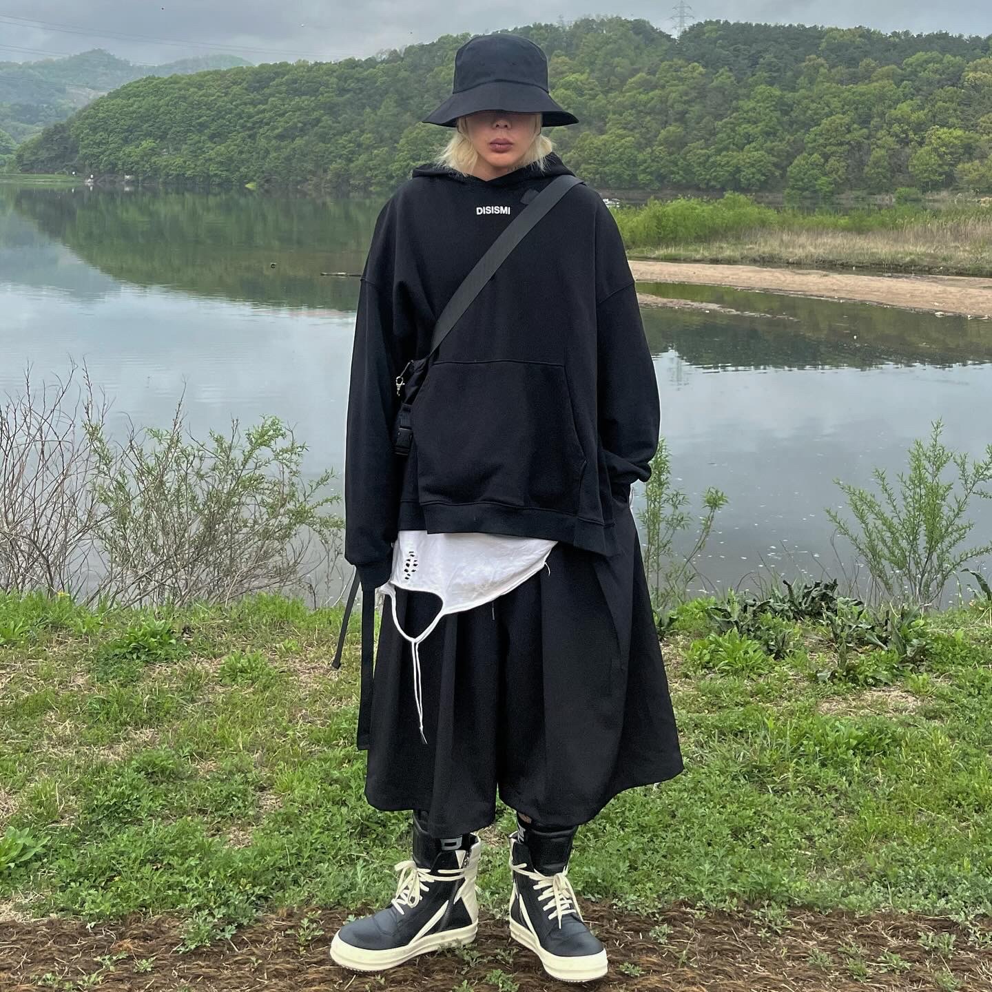 Rick Owens Geobasket Full Grain Calf Leather Strobe Sneakers Black Milk White 착용 스타일 - 1