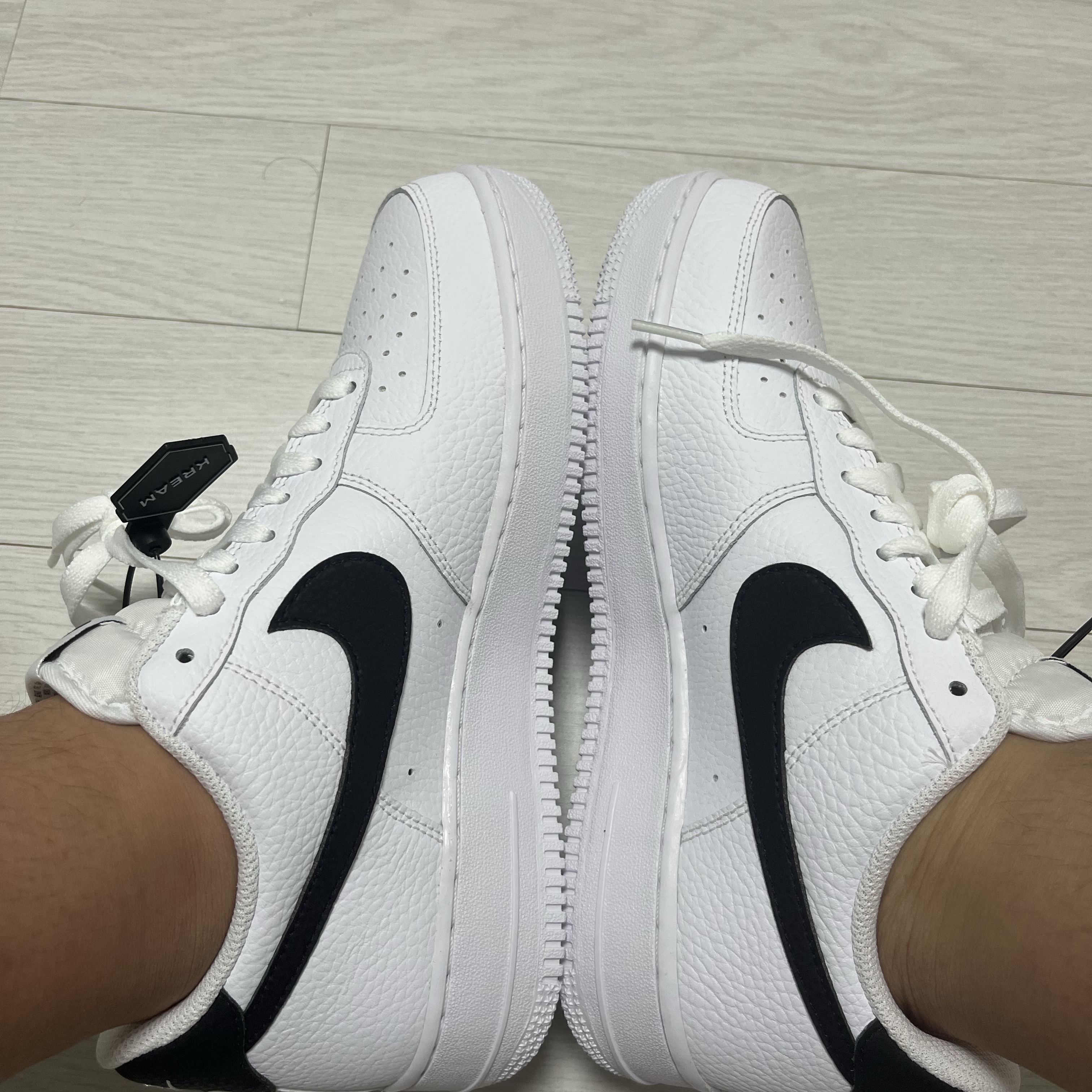 Nike Air Force 1 '07 White Black 착용 스타일