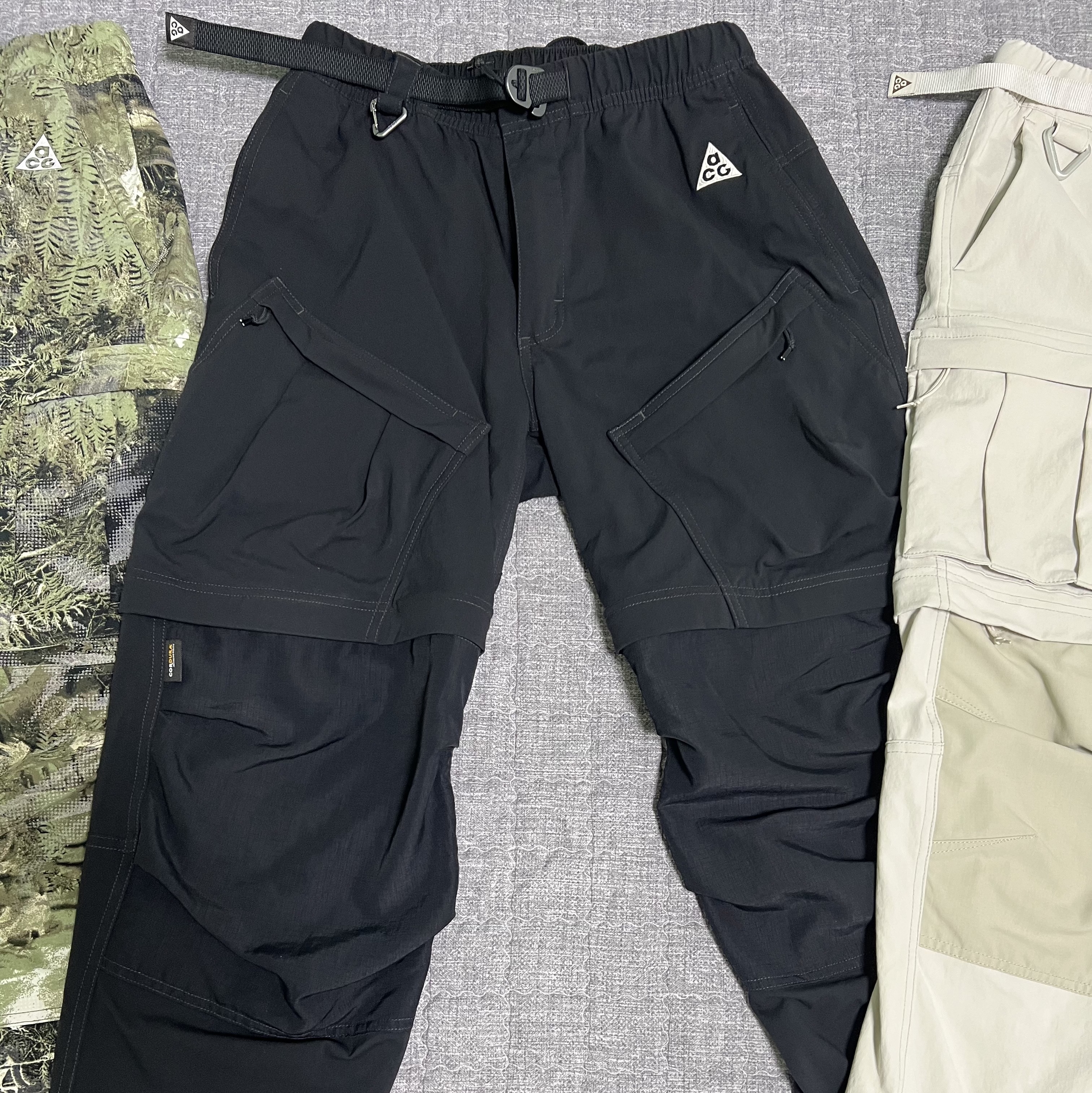Nike ACG Smith Summit Cargo Pants Black - Asia, Nike ACG Smith Summit Allover Print Cargo Pants Oil Green - Asia 착용 스타일 - 3