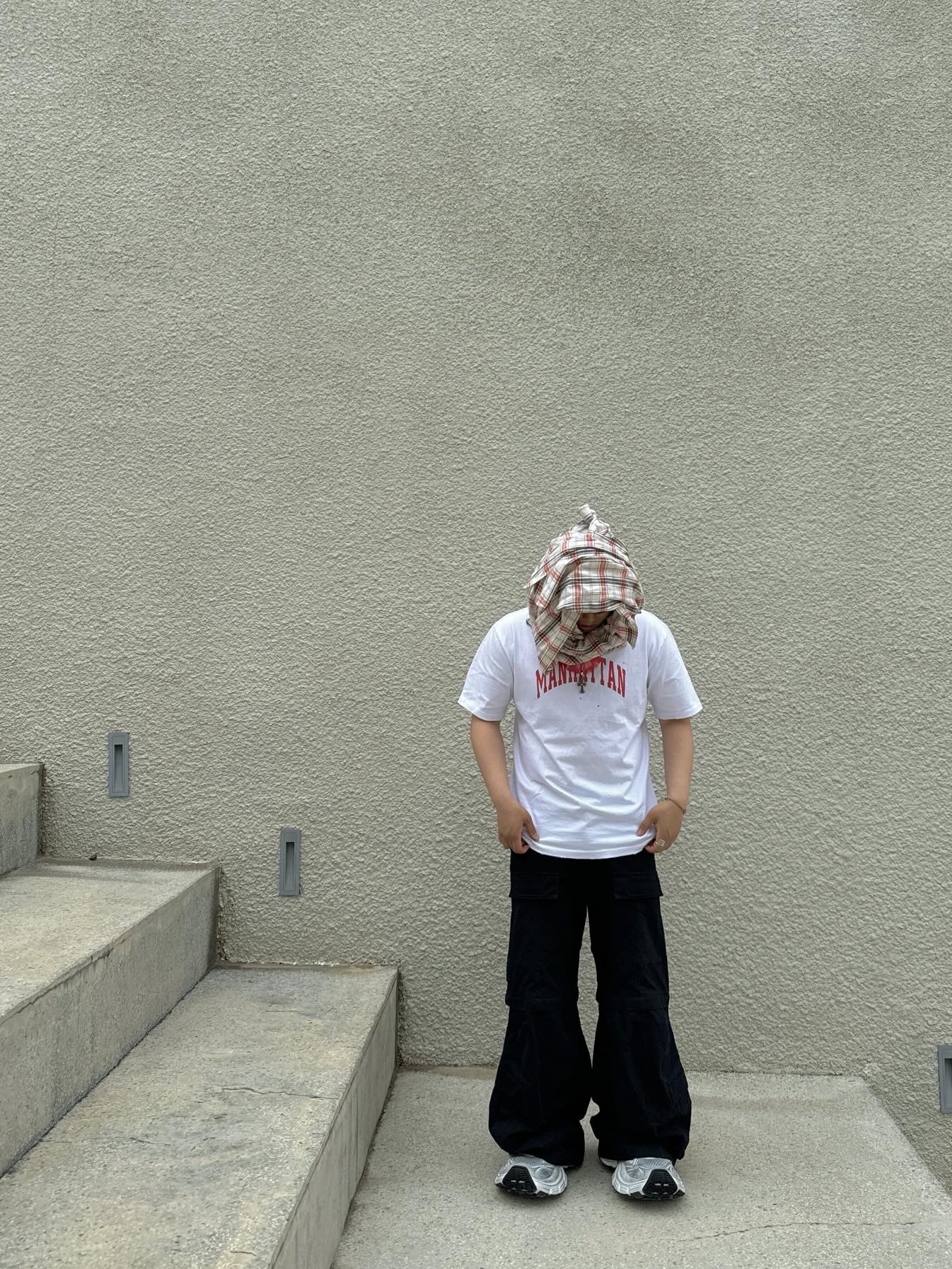 Balenciaga 10XL Sneakers White Grey Silver Black, Balenciaga Flared Cargo Pants Black 착용 스타일 - 2