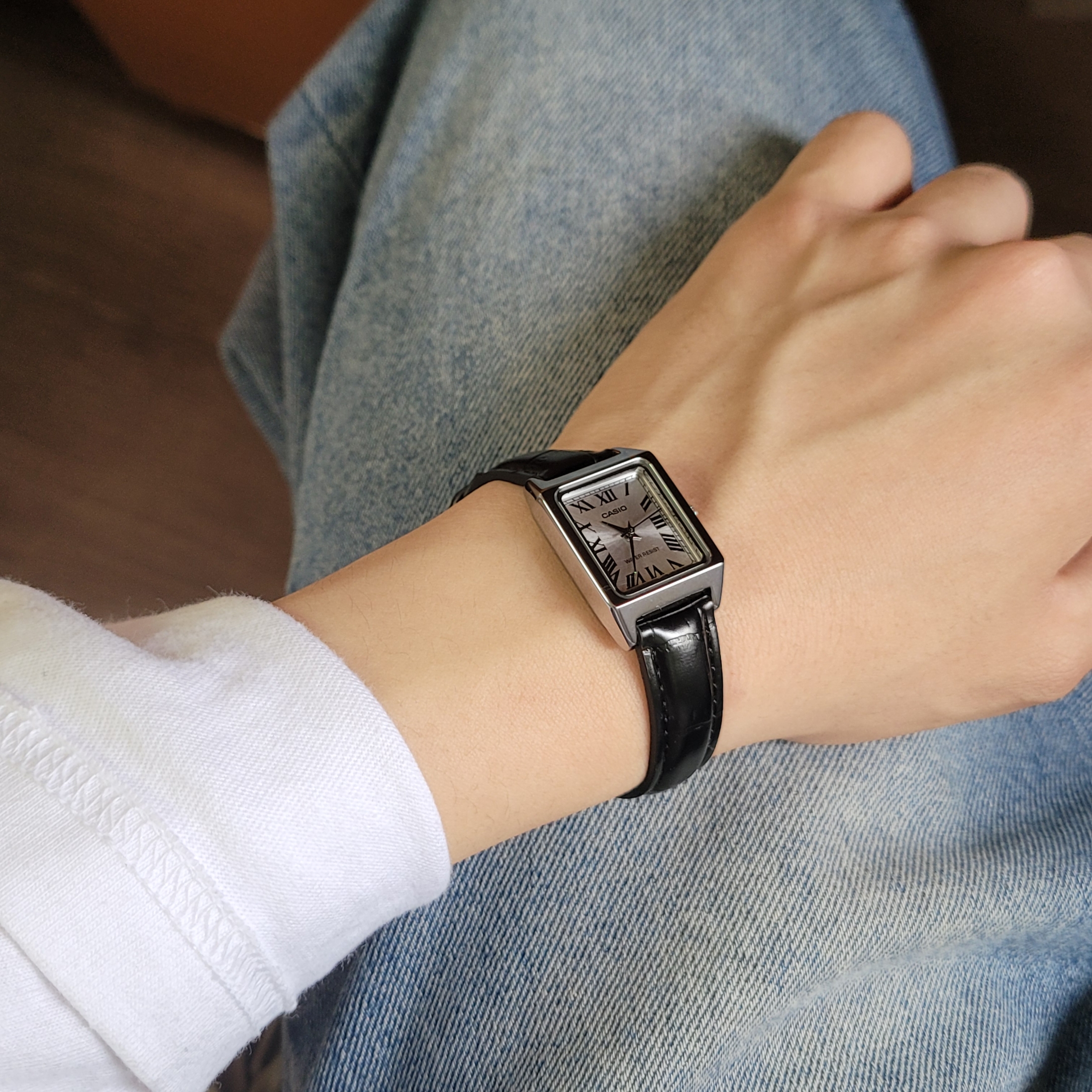 Casio LTP-V007L-7B1 착용 스타일