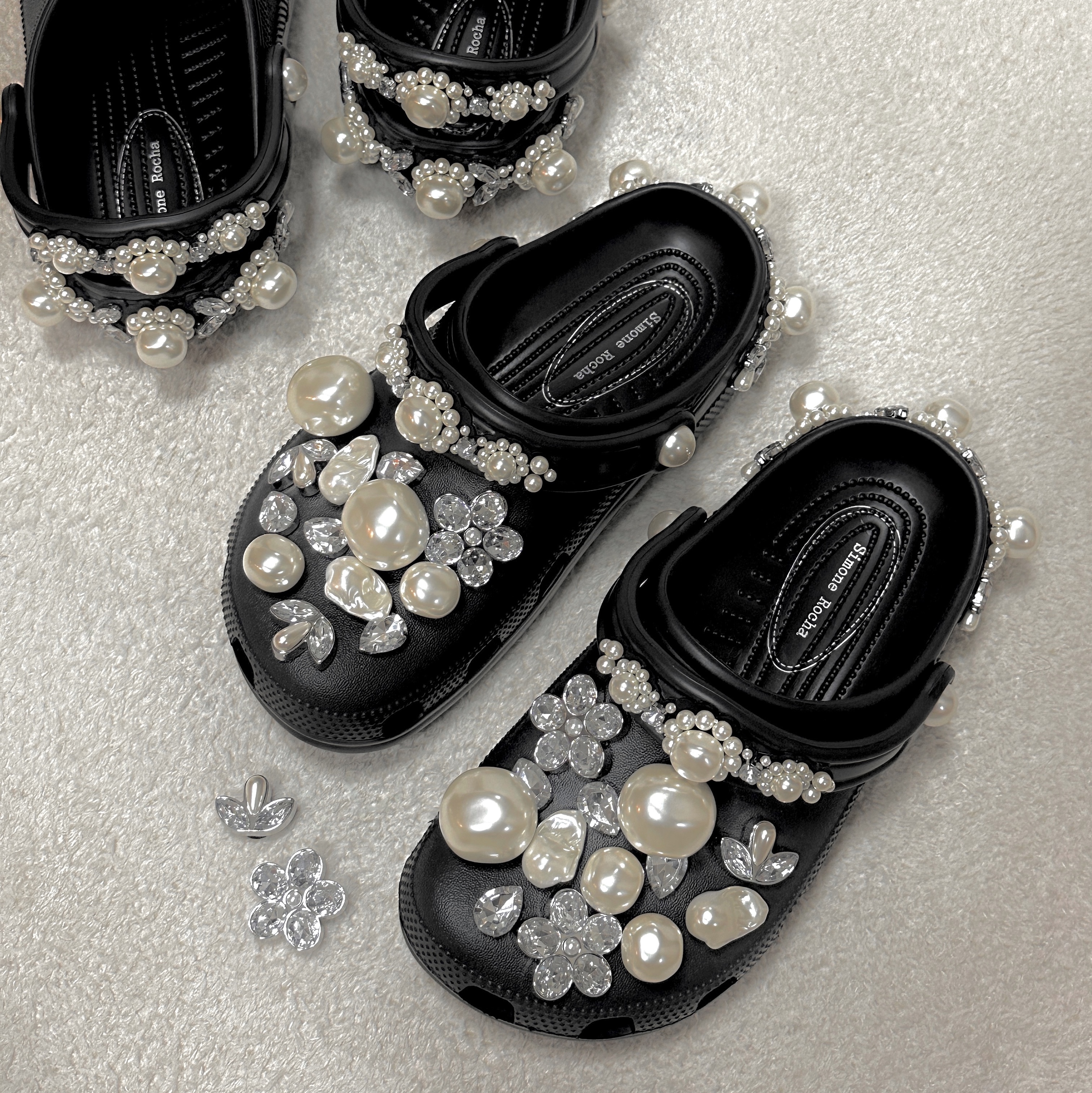 (W) Crocs x Simone Rocha Classic Clog Black 착용 스타일