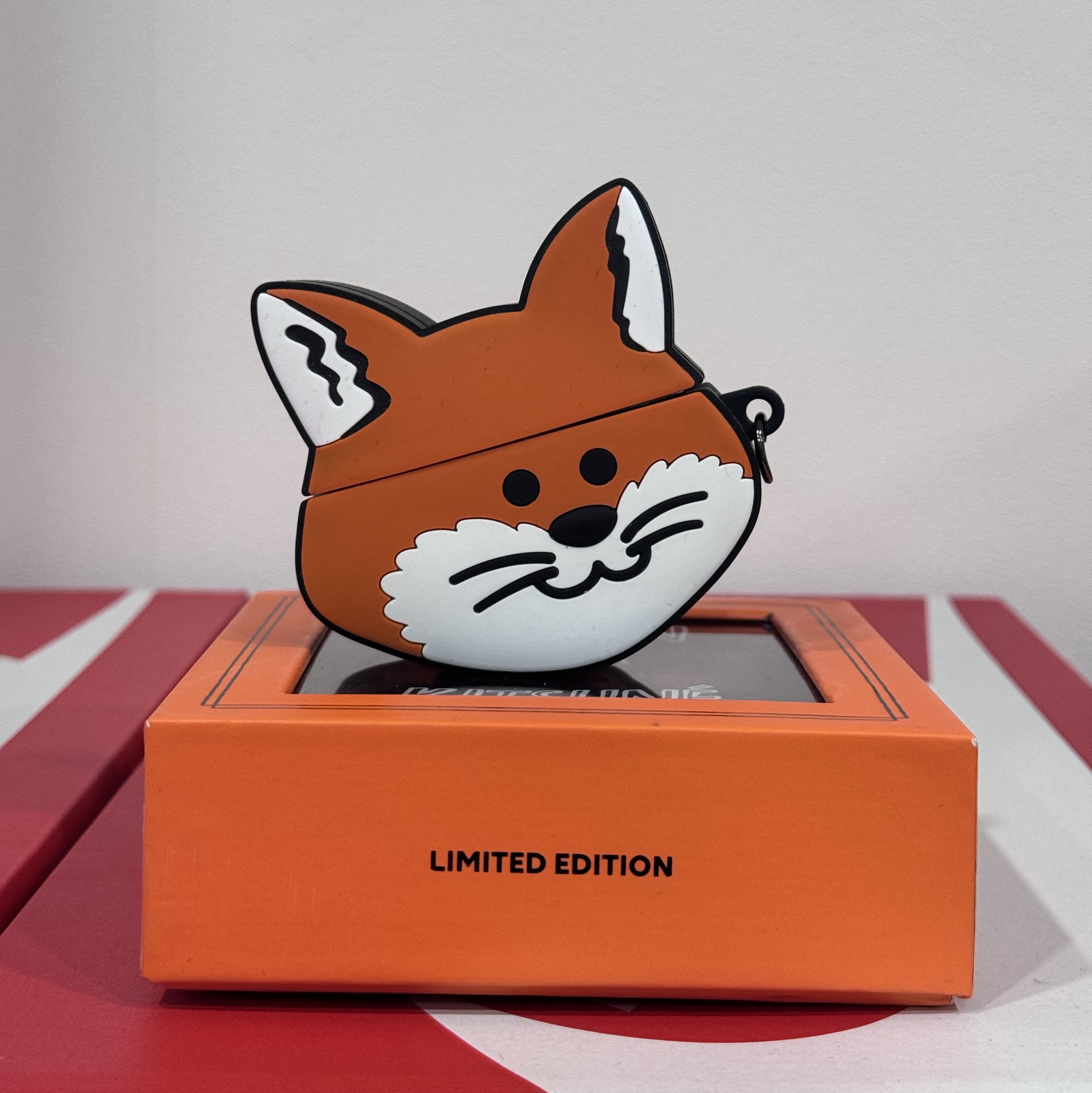 Maison Kitsune x Line Friends Kitsune AirPods Pro Case 착용 스타일 - 1