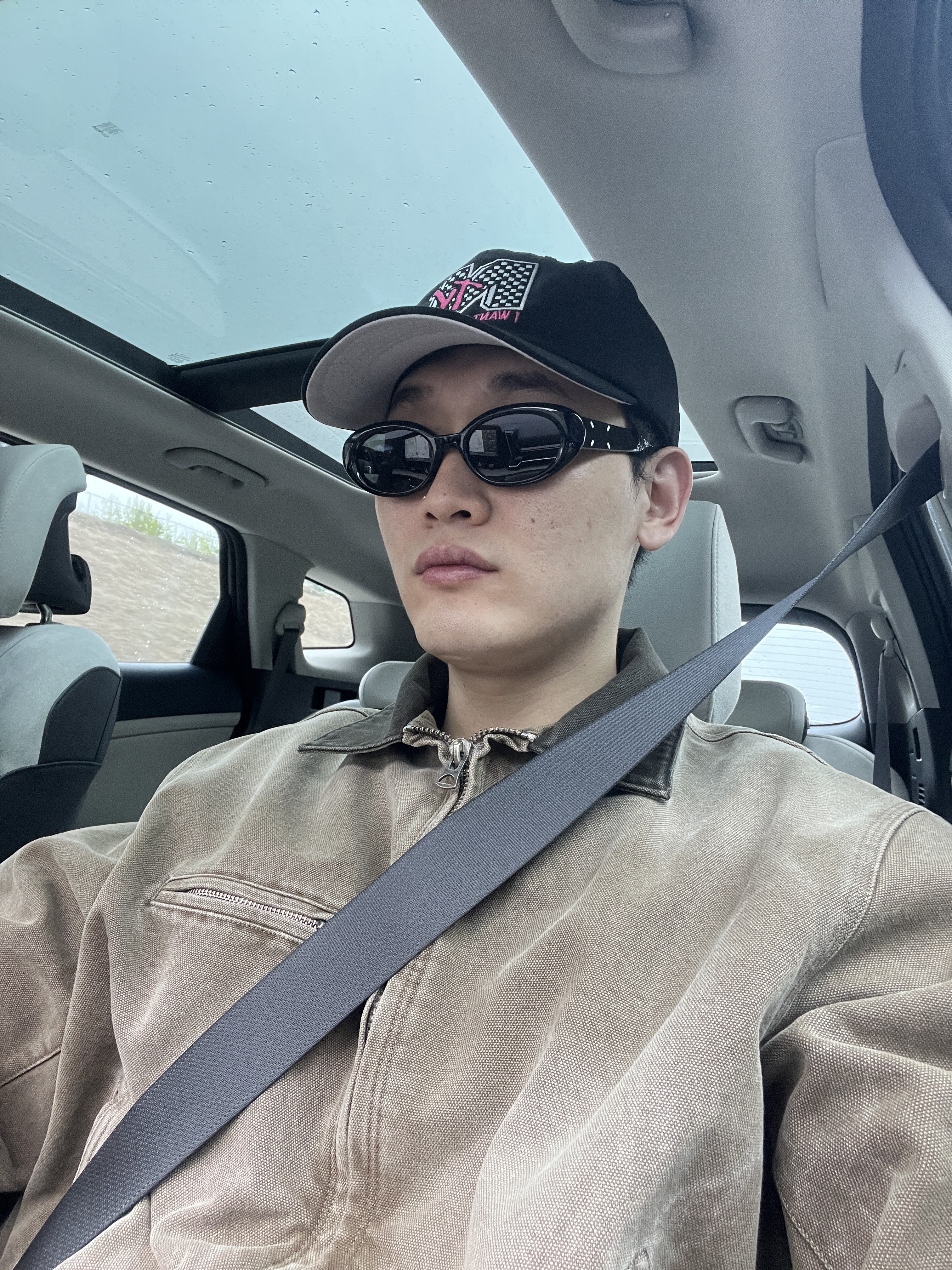 Gentle Monster x Maison Margiela MM107 Black Black 착용 스타일