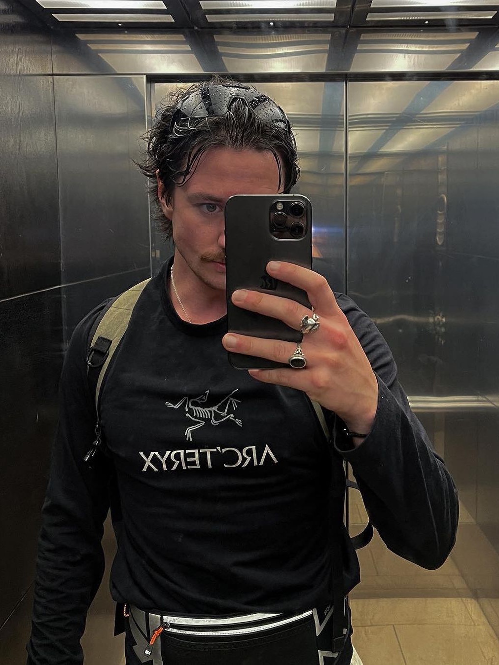 Arc'teryx Captive Arc'word LS T-Shirt Black, Stone Island 64450 Long Sleeve Crewneck Sweatshirt Avio Blue - 21SS 착용 스타일 - 2