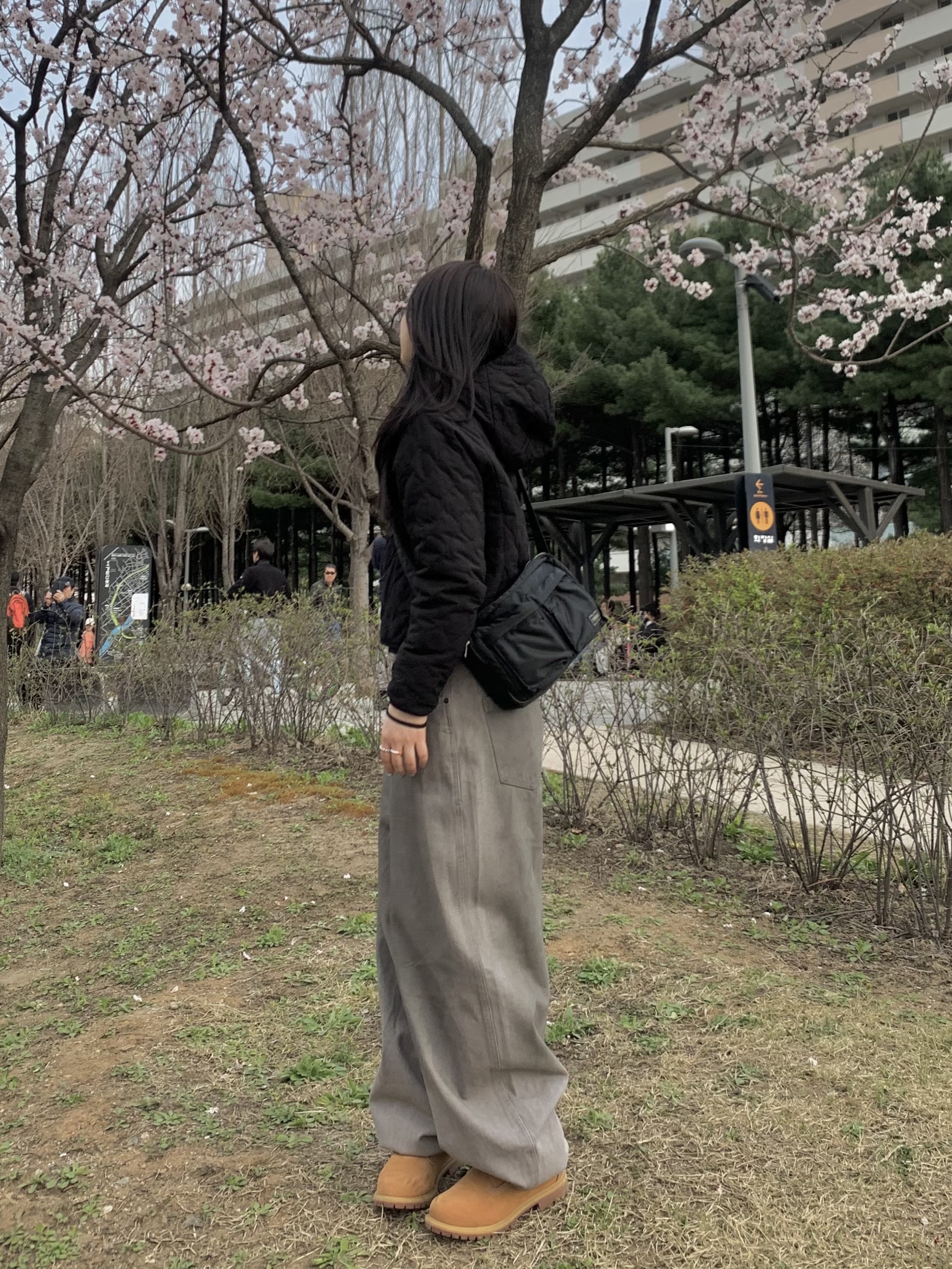 Porter Tanker Shoulder Bag S Black 착용 스타일