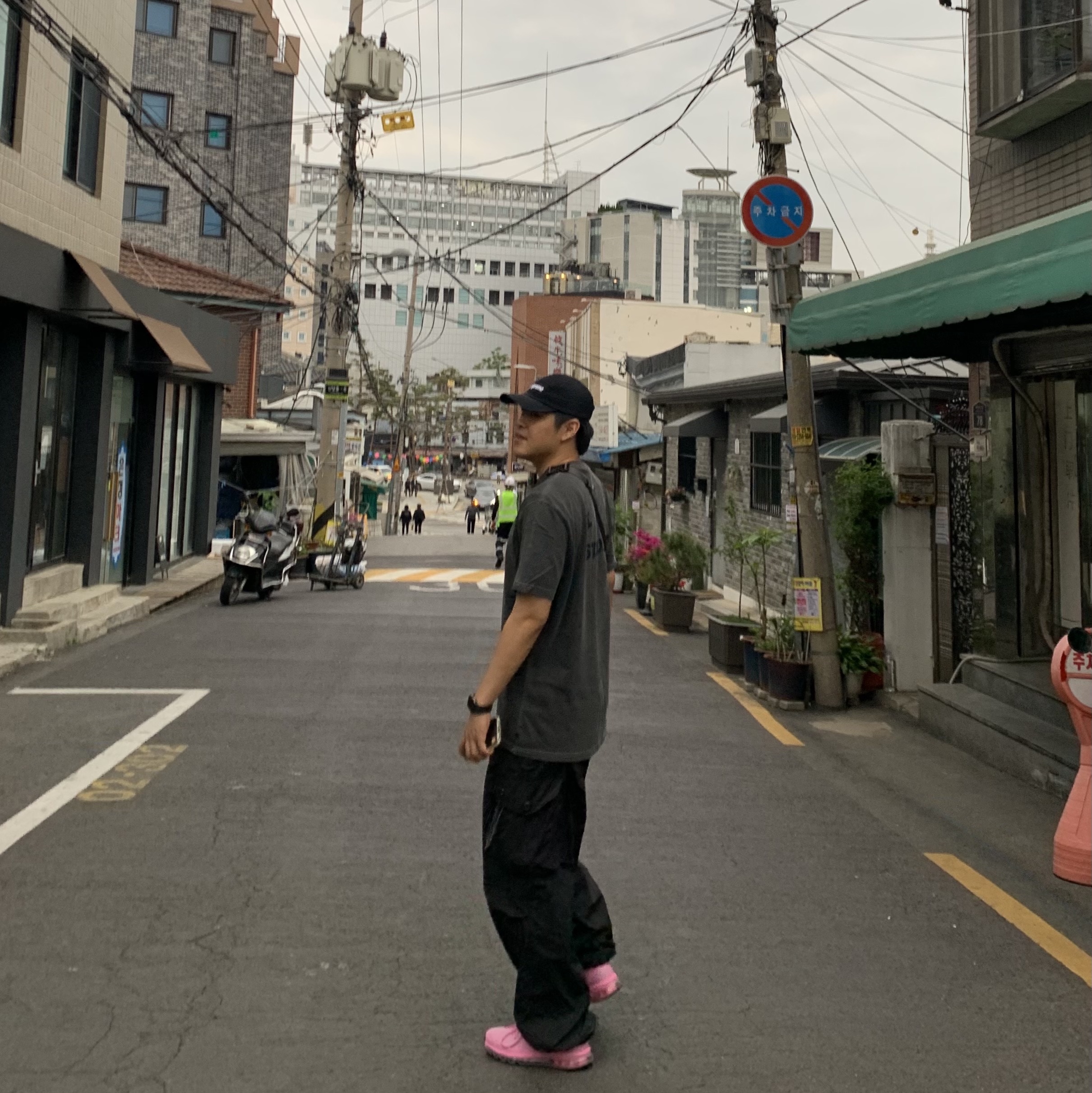 Supreme Washed Canvas Camp Cap Black - 24SS, IAB Studio Pigment T-Shirt Black 착용 스타일