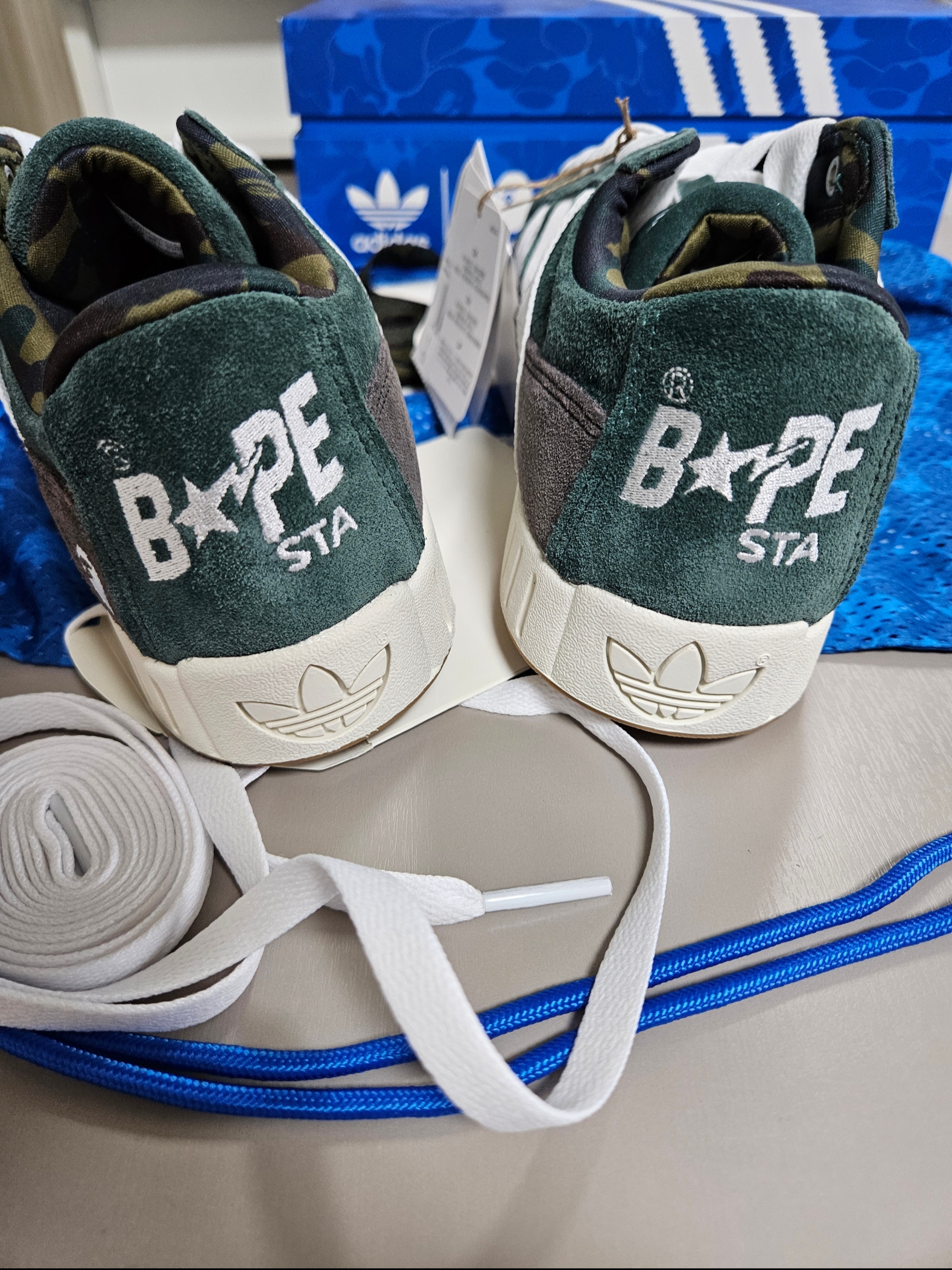 Adidas x BAPE Lawsuit Shadow Green Cloud White 착용 스타일 - 1