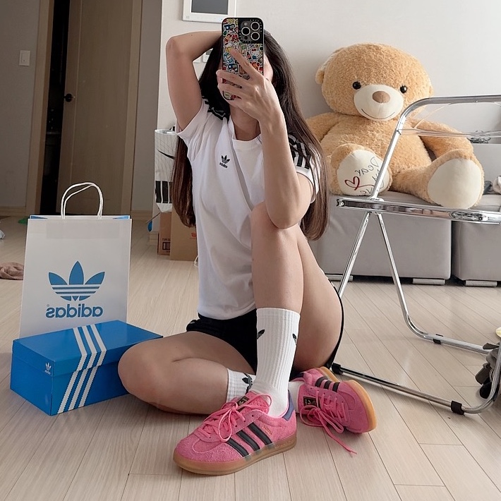 (W) Adidas Gazelle Indoor Bliss Pink 착용 스타일 - 1
