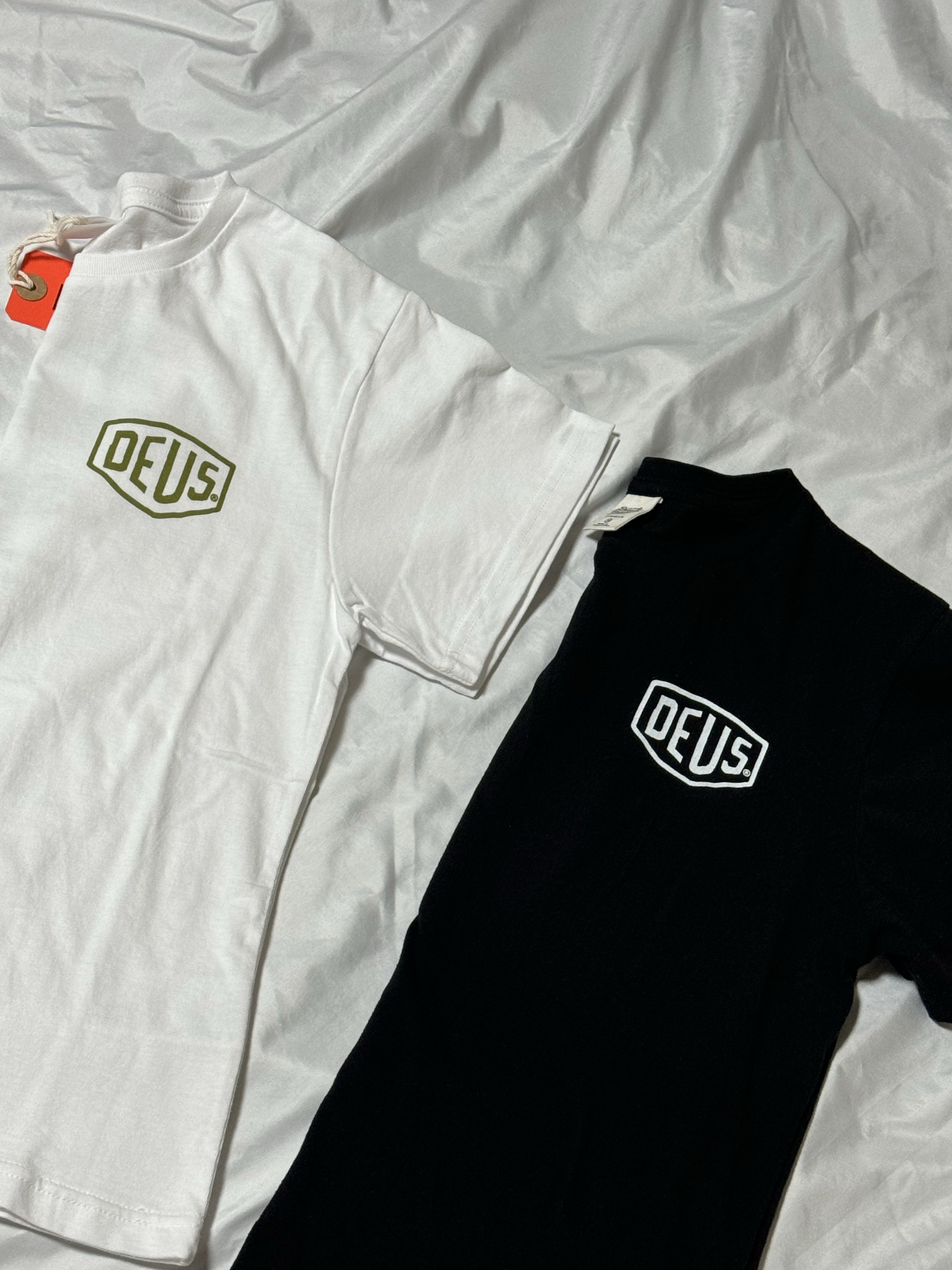 (Kids) Deus Ex Machina College Samcheong T-Shirt White, (Kids) Deus Ex Machina College Seoul T-Shirt Black 착용 스타일 - 1