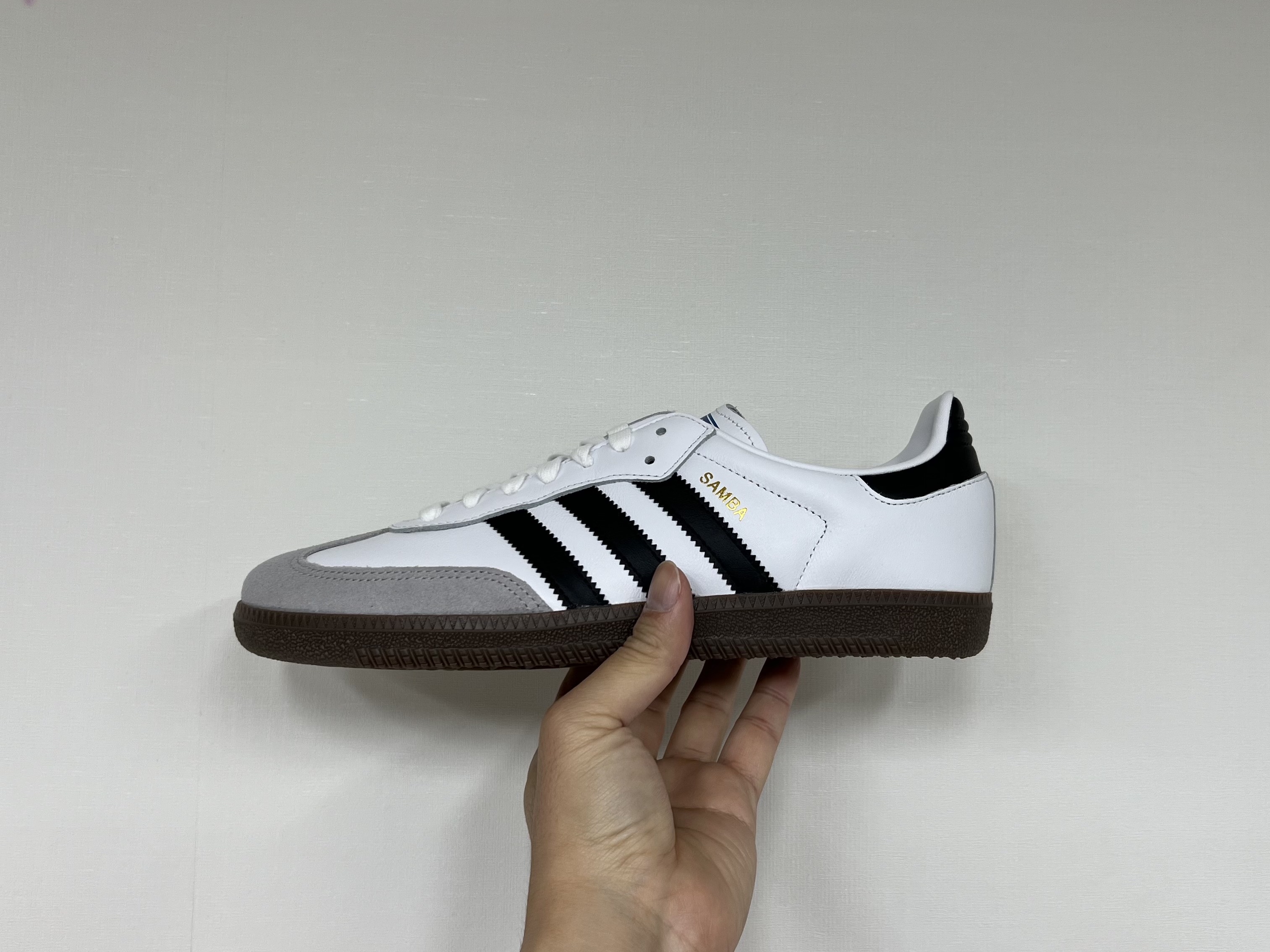 Adidas Samba OG Cloud White 착용 스타일