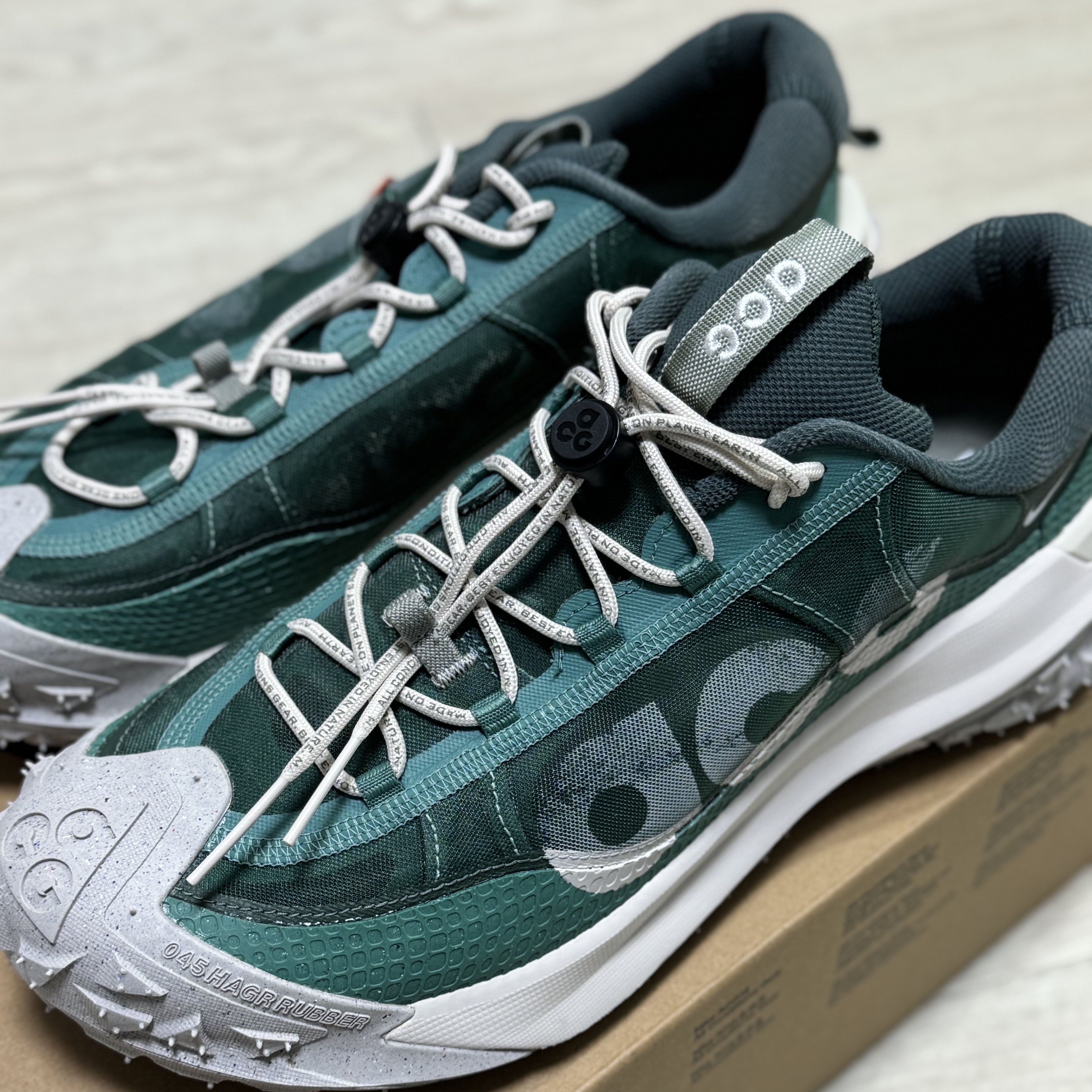 Nike ACG Mountain Fly 2 Low Bicoastal Vintage Green 착용 스타일