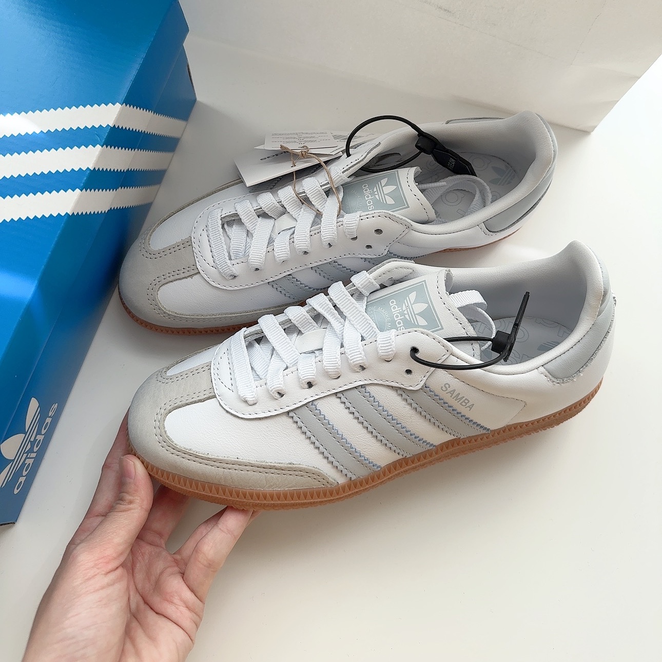 (W) Adidas Samba OG Cloud White Halo Blue 착용 스타일 - 1