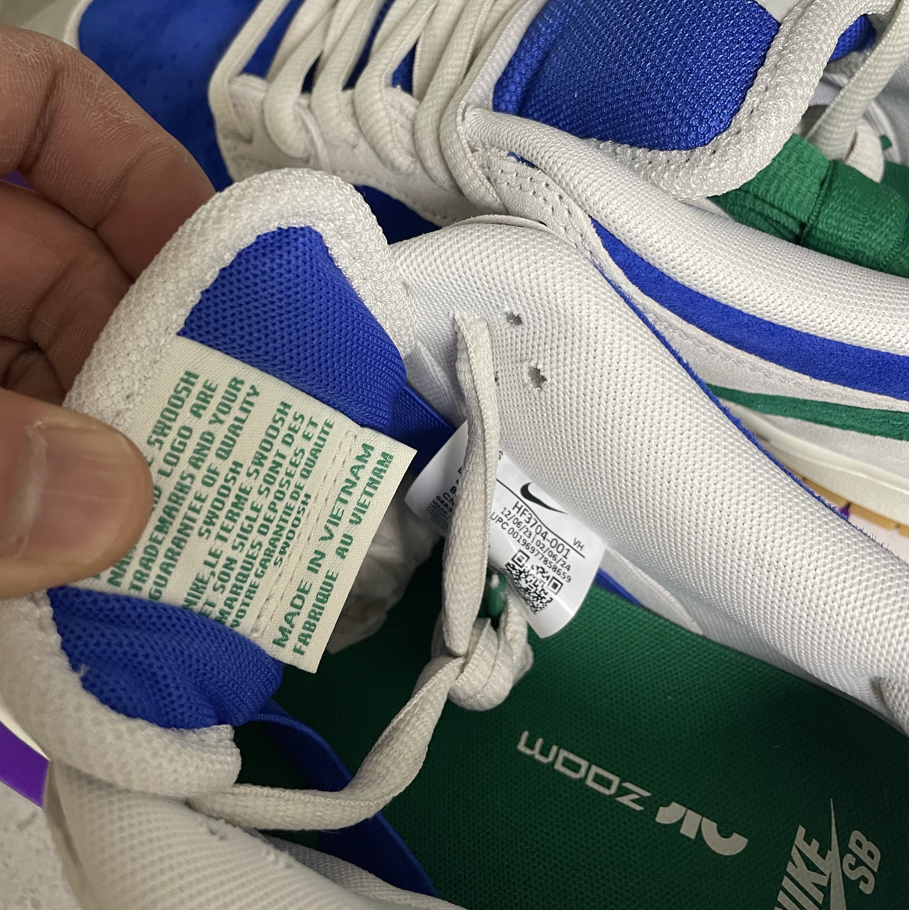Nike SB Dunk Low Pro Phantom and Hyper Royal 착용 스타일 - 2