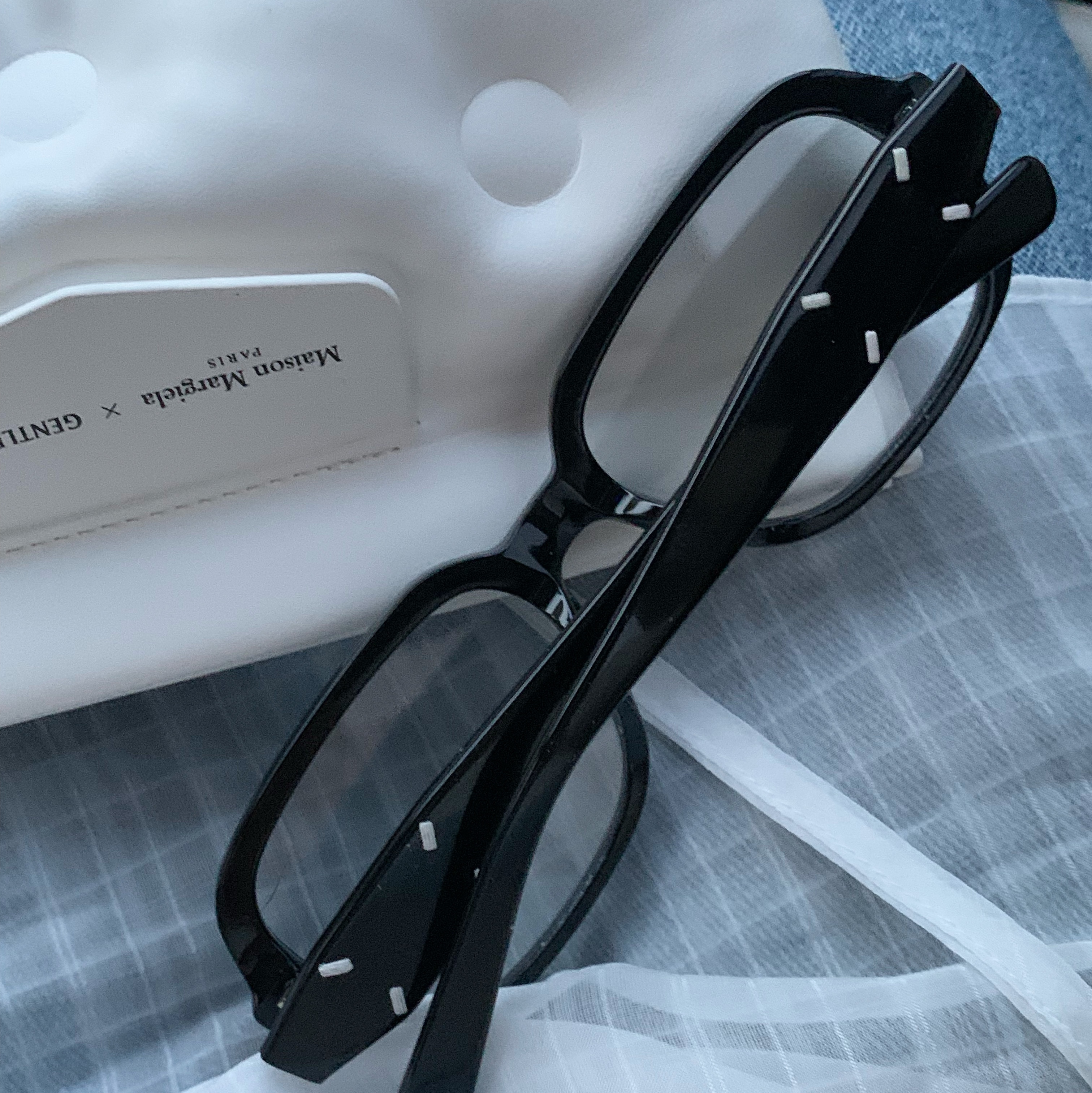 Gentle Monster x Maison Margiela MM114 Black Clear 착용 스타일