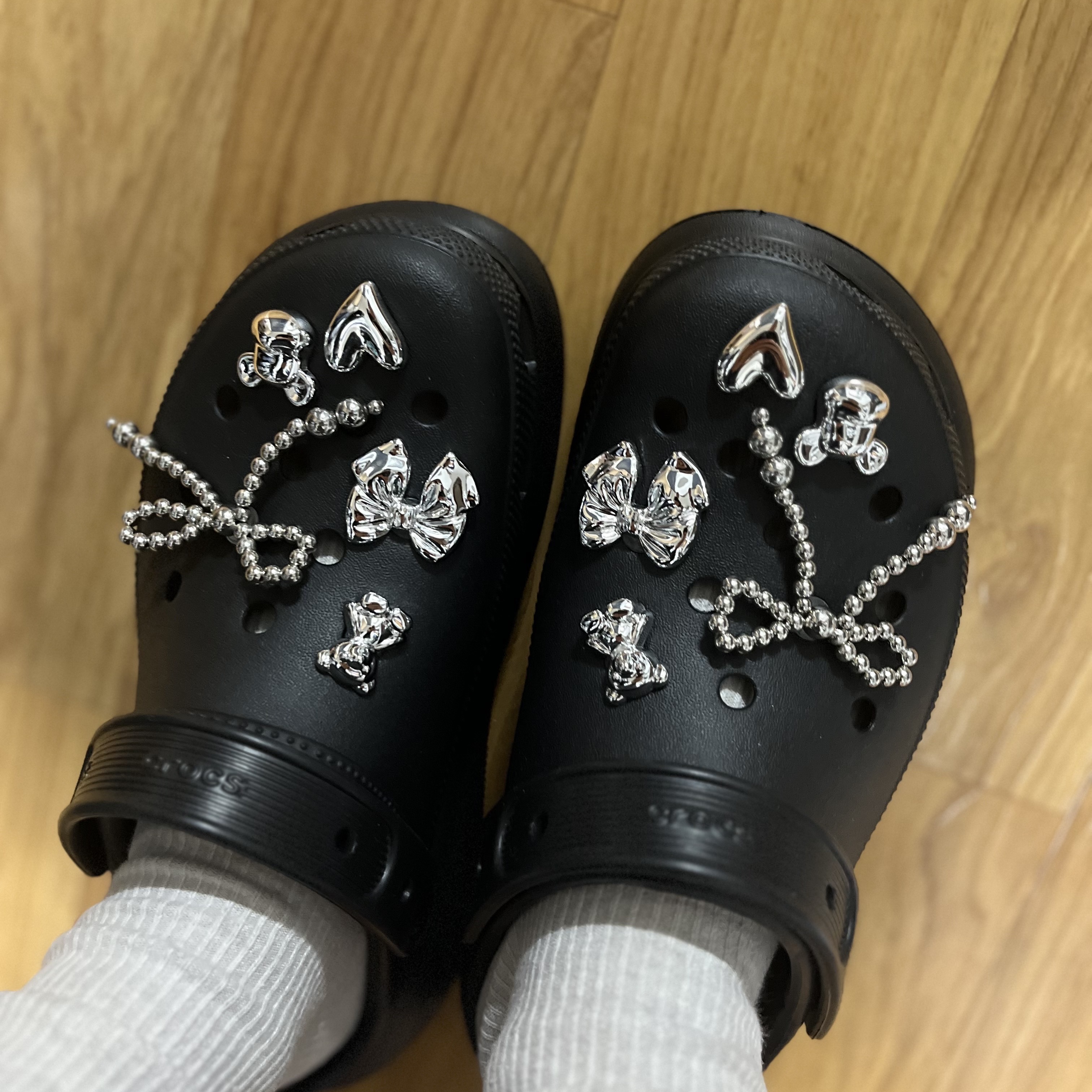 Crocs Classic Crush Clog Black 착용 스타일