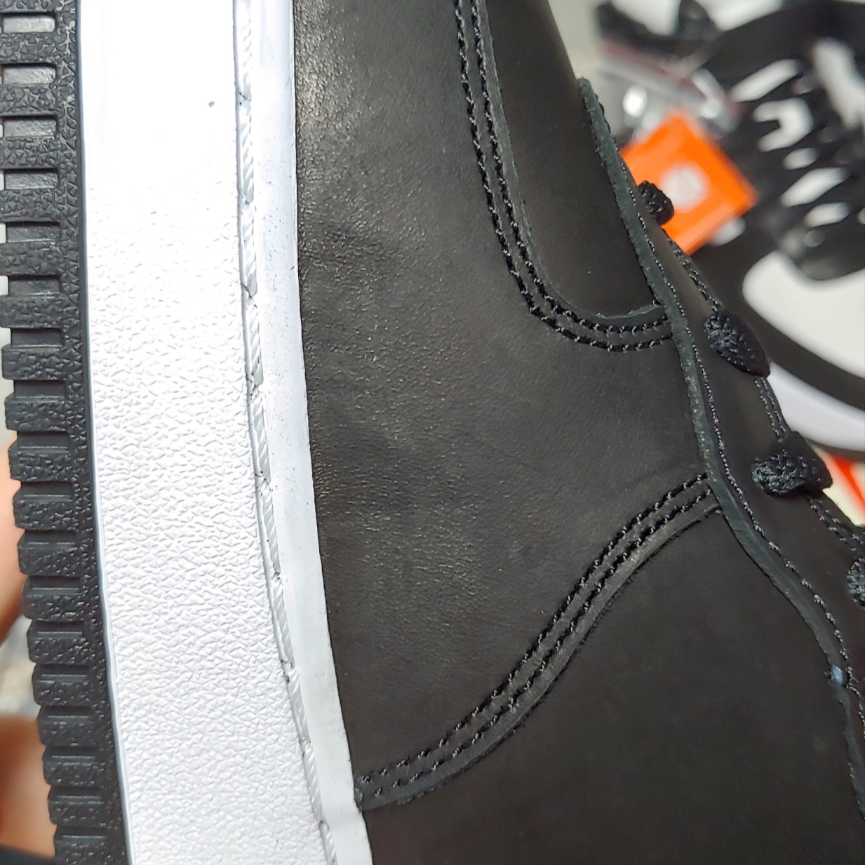 Nike x Stussy Air Force 1 '07 Mid SP Black 착용 스타일 - 3