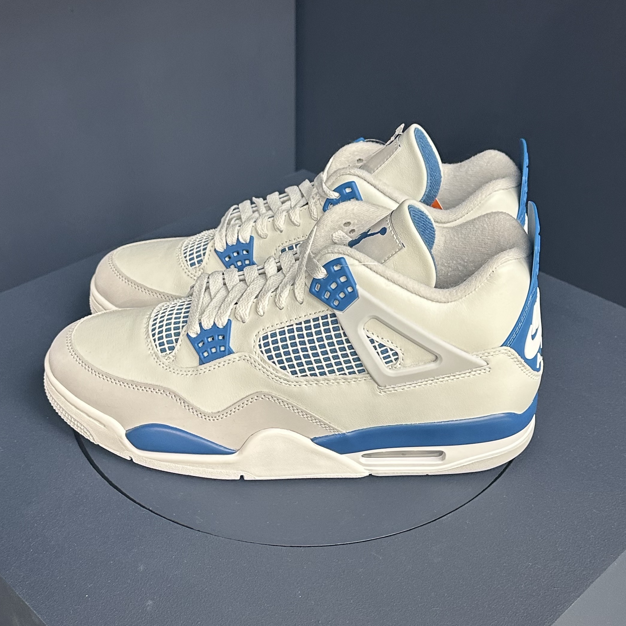 Jordan 4 Retro Industrial Blue 착용 스타일