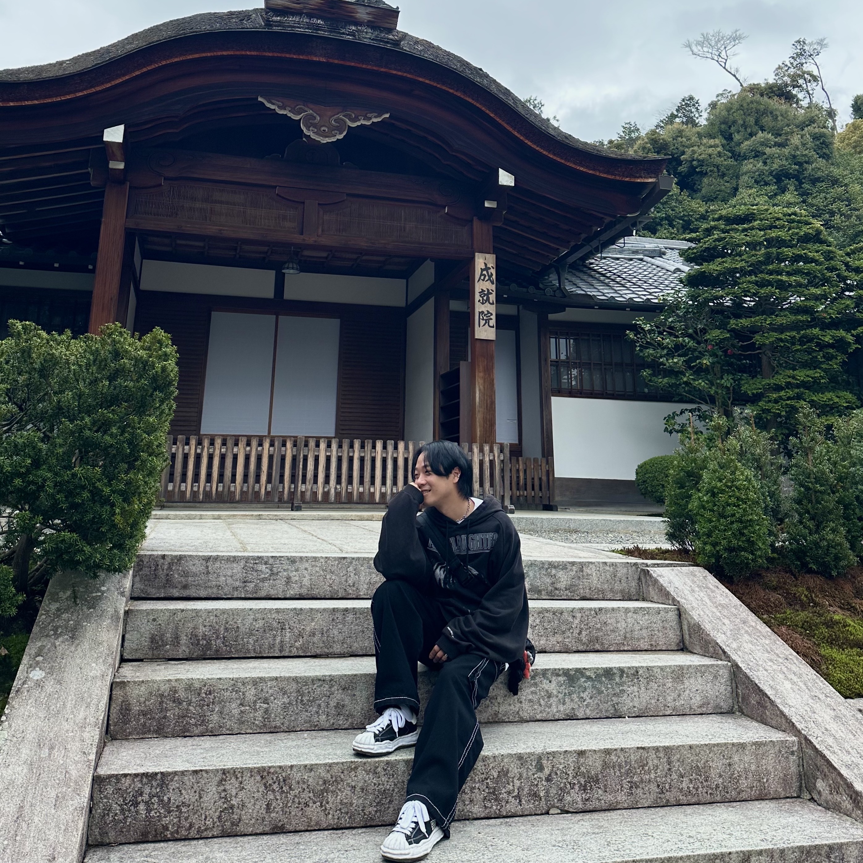 Maison Mihara Yasuhiro Blakey OG Sole Canvas Low-top Sneakers Black White, True Religion Classic Cargo Pants Mk-2 Black 착용 스타일 - 1