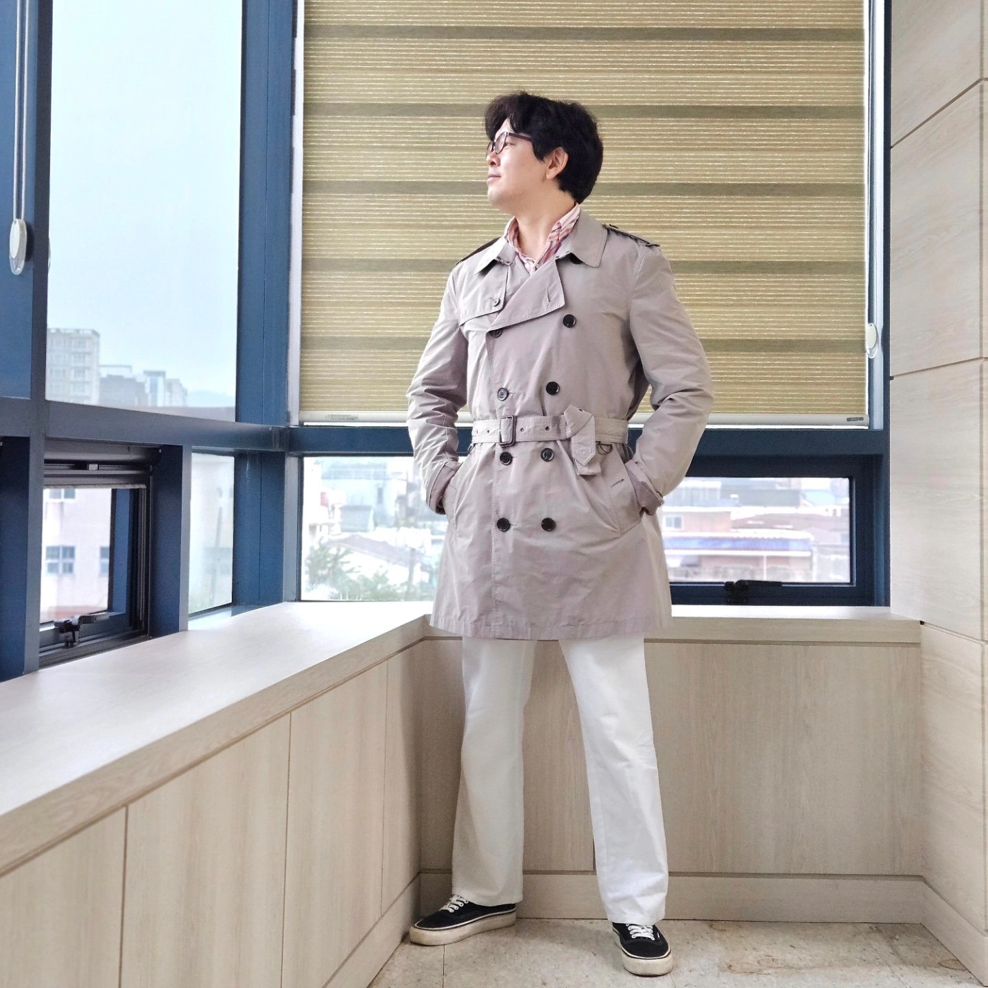 Burberry Kensington Heritage Trench Coat Honey, Rolex Submariner 41mm 124060 Black Oyster 착용 스타일 - 2