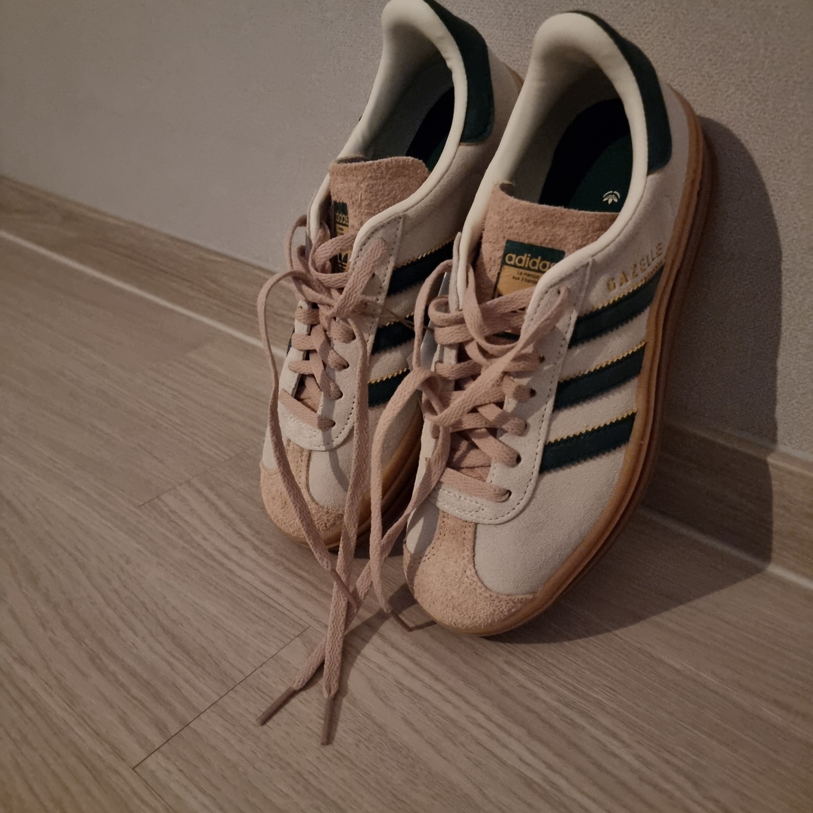 (W) Adidas Gazelle Bold Cream White Collegiate Green 착용 스타일