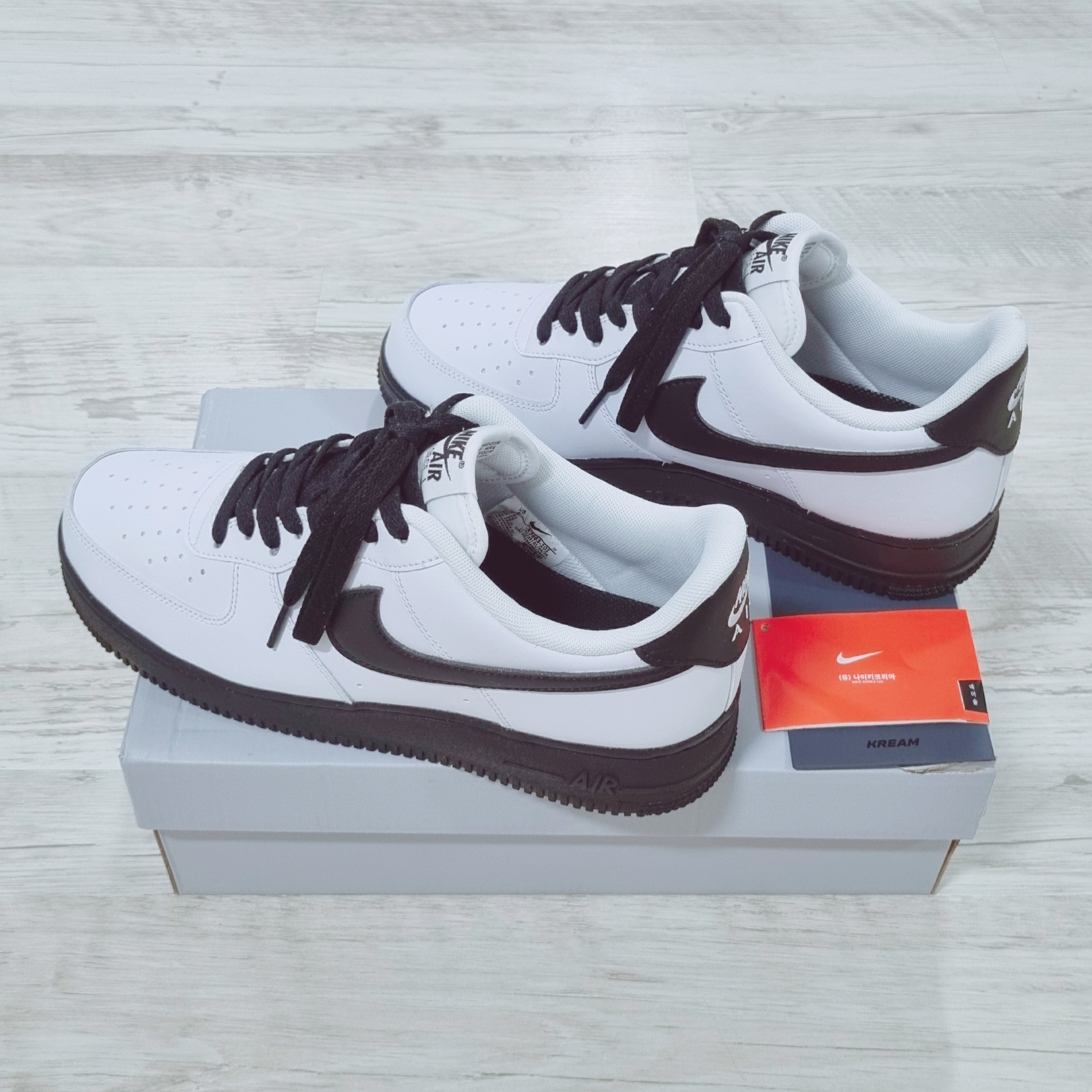 Nike Air Force 1 Low White Black Midsole 착용 스타일 - 1
