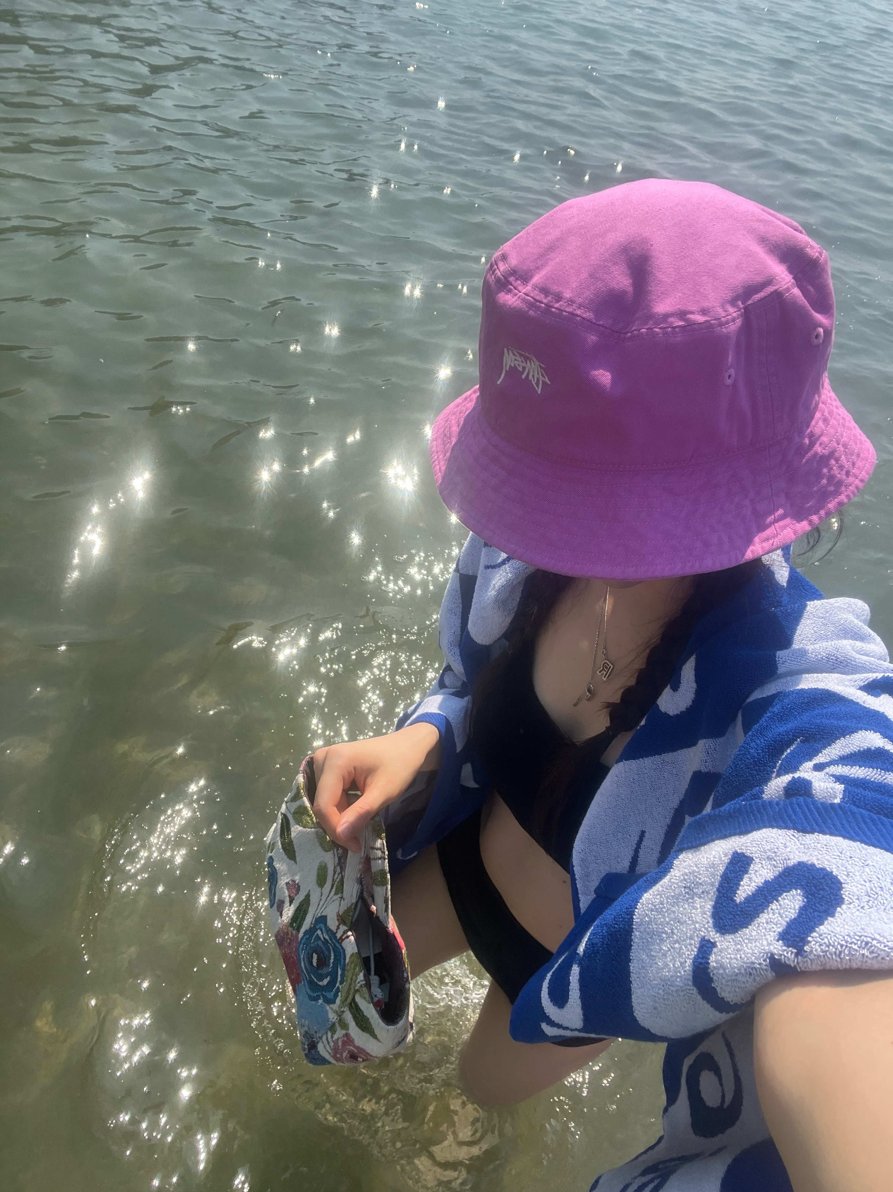 Stussy Washed Stock Bucket Hat Magenta 착용 스타일