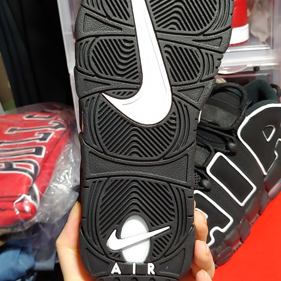 Nike Air More Uptempo Black White 2020 착용 스타일 - 2
