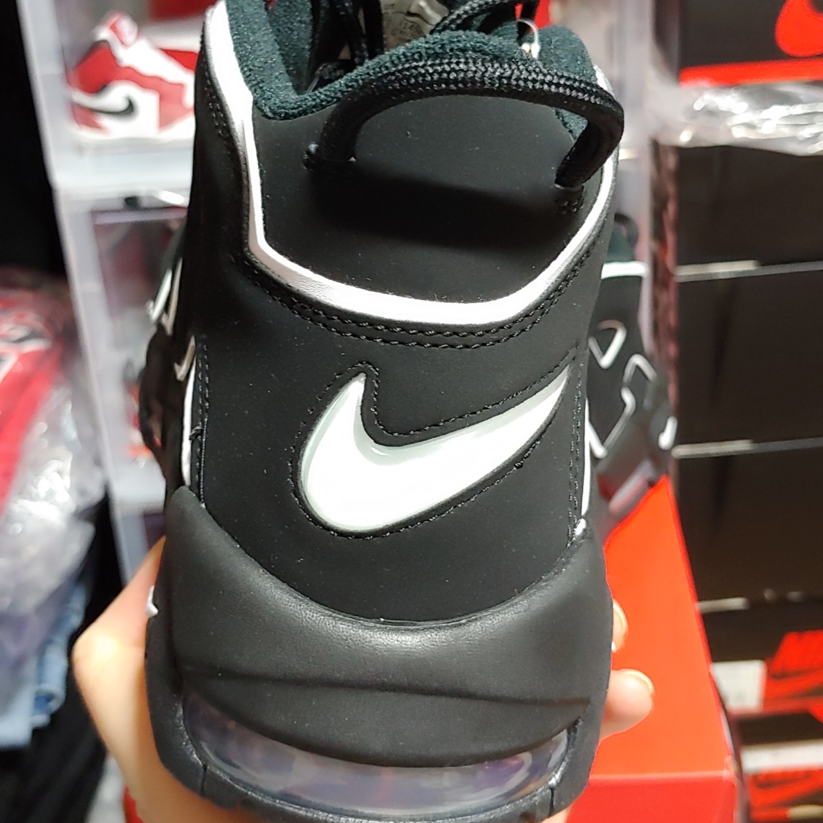 Nike Air More Uptempo Black White 2020 착용 스타일 - 3