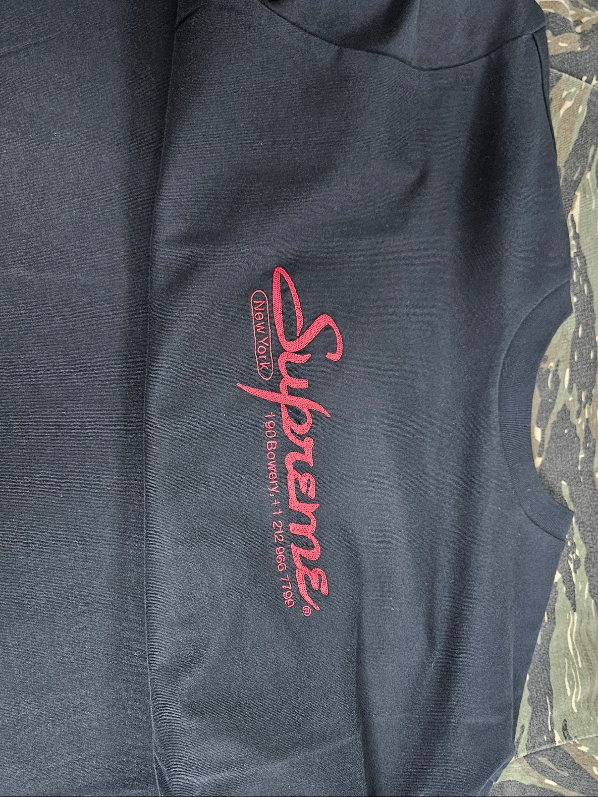 Supreme S/S Pocket T-Shirt Tiger Camo - 24SS, Supreme Box Logo Mesh Back New Era Woodland Camo - 24SS 착용 스타일 - 10