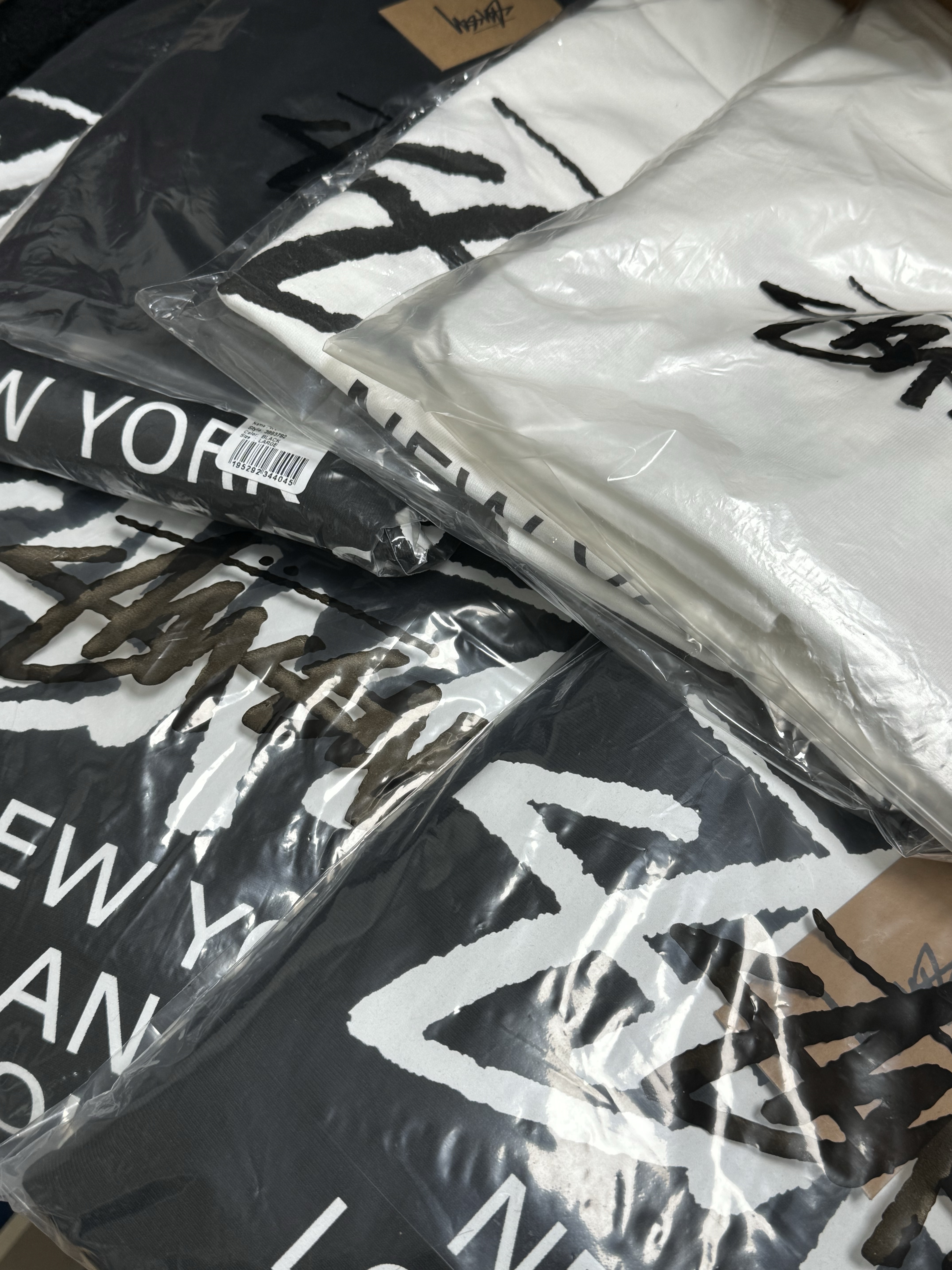 Stussy World Tour Hoodie Black, Stussy World Tour Crew Black 2024 착용 스타일