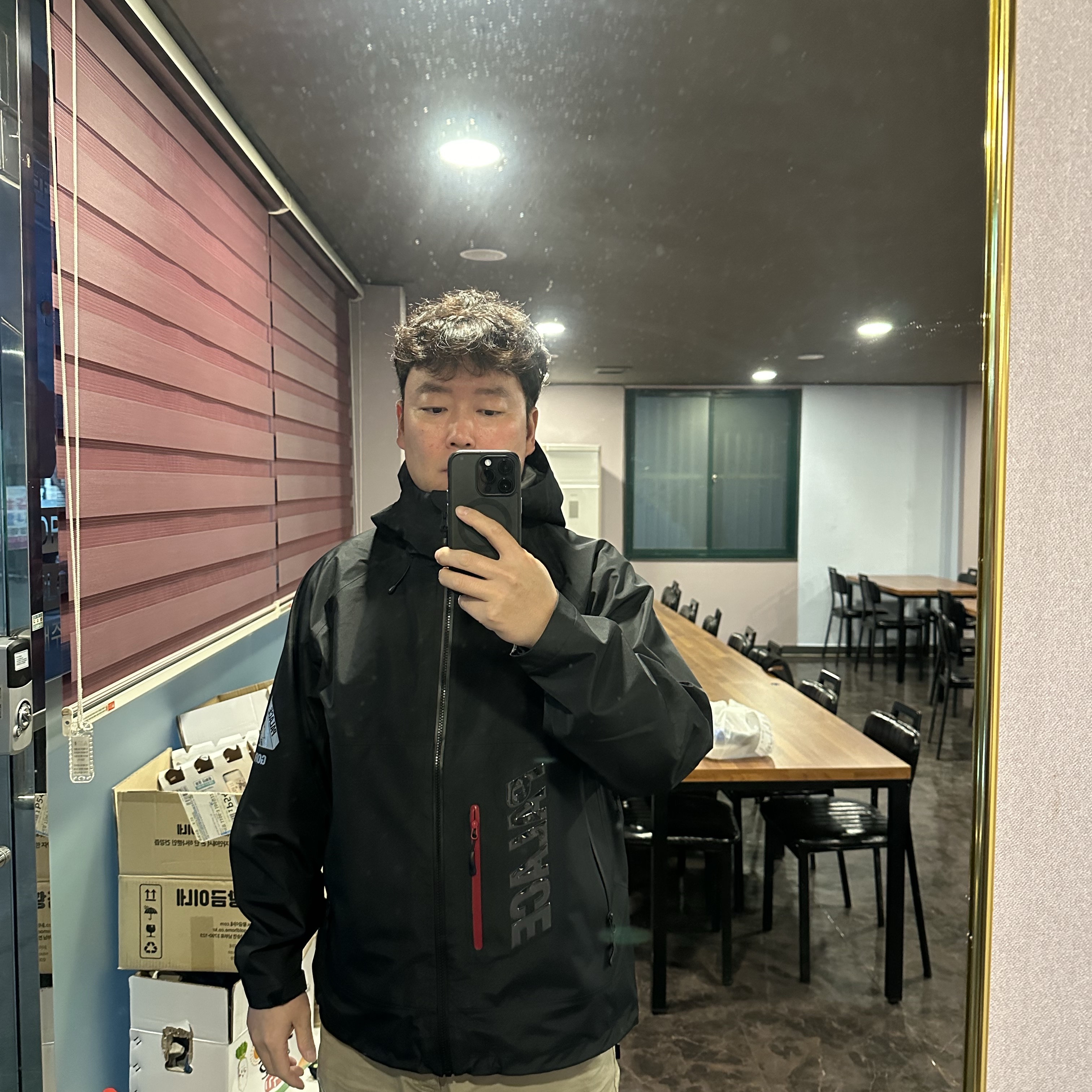 Palace Gore-Tex 3L Jacket Black - 24SS 착용 스타일 - 1