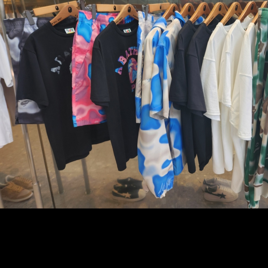 BAPE ABC Camo College T-Shirt White Blue, BAPE By Bathing Ape T-Shirt White 착용 스타일 - 2