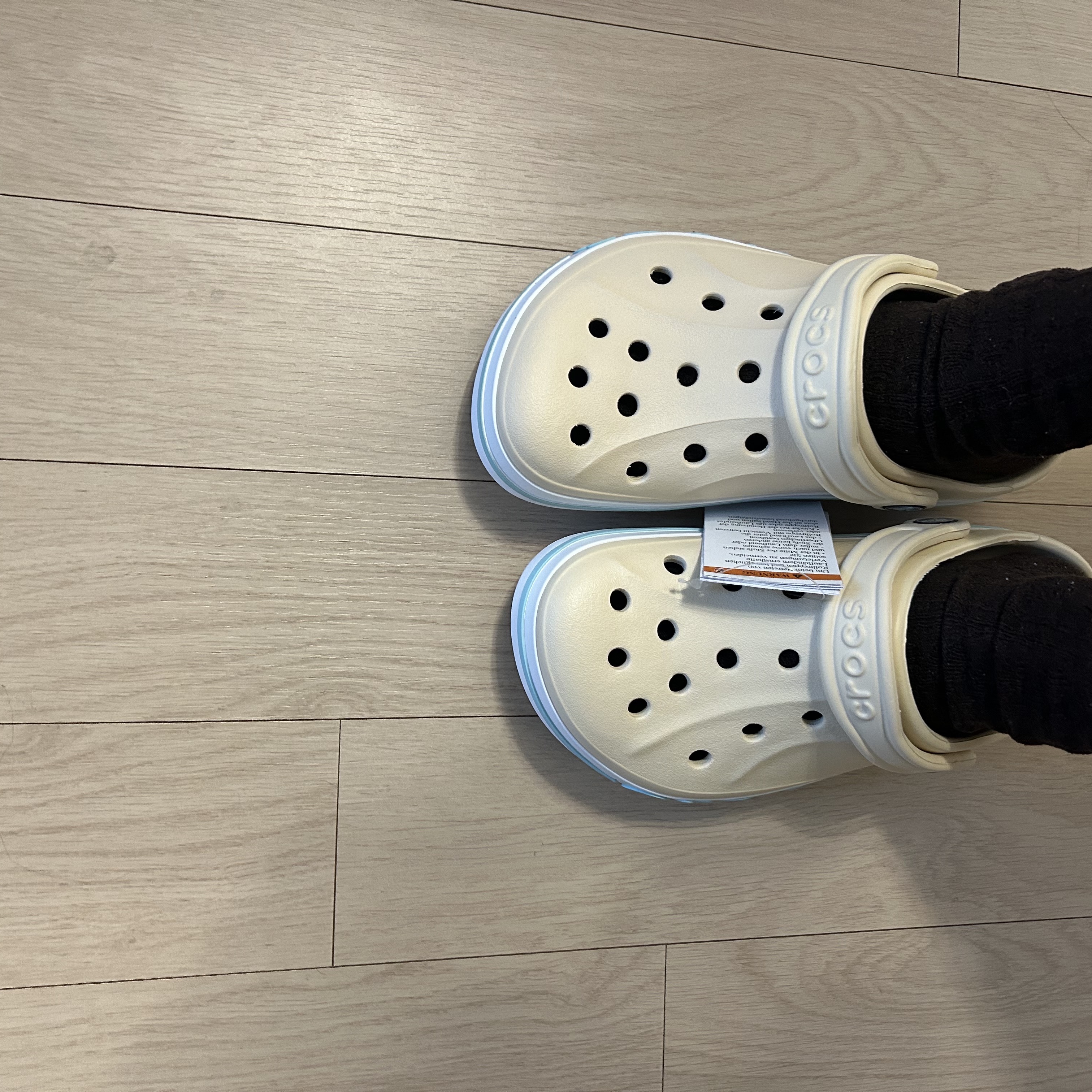 Crocs Bayaband Clog Winter White Multi 착용 스타일