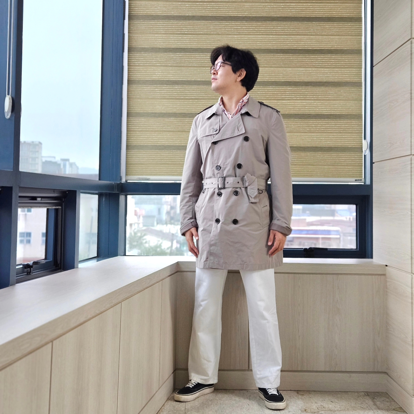 Burberry Kensington Heritage Trench Coat Honey, Rolex Submariner 41mm 124060 Black Oyster 착용 스타일 - 3