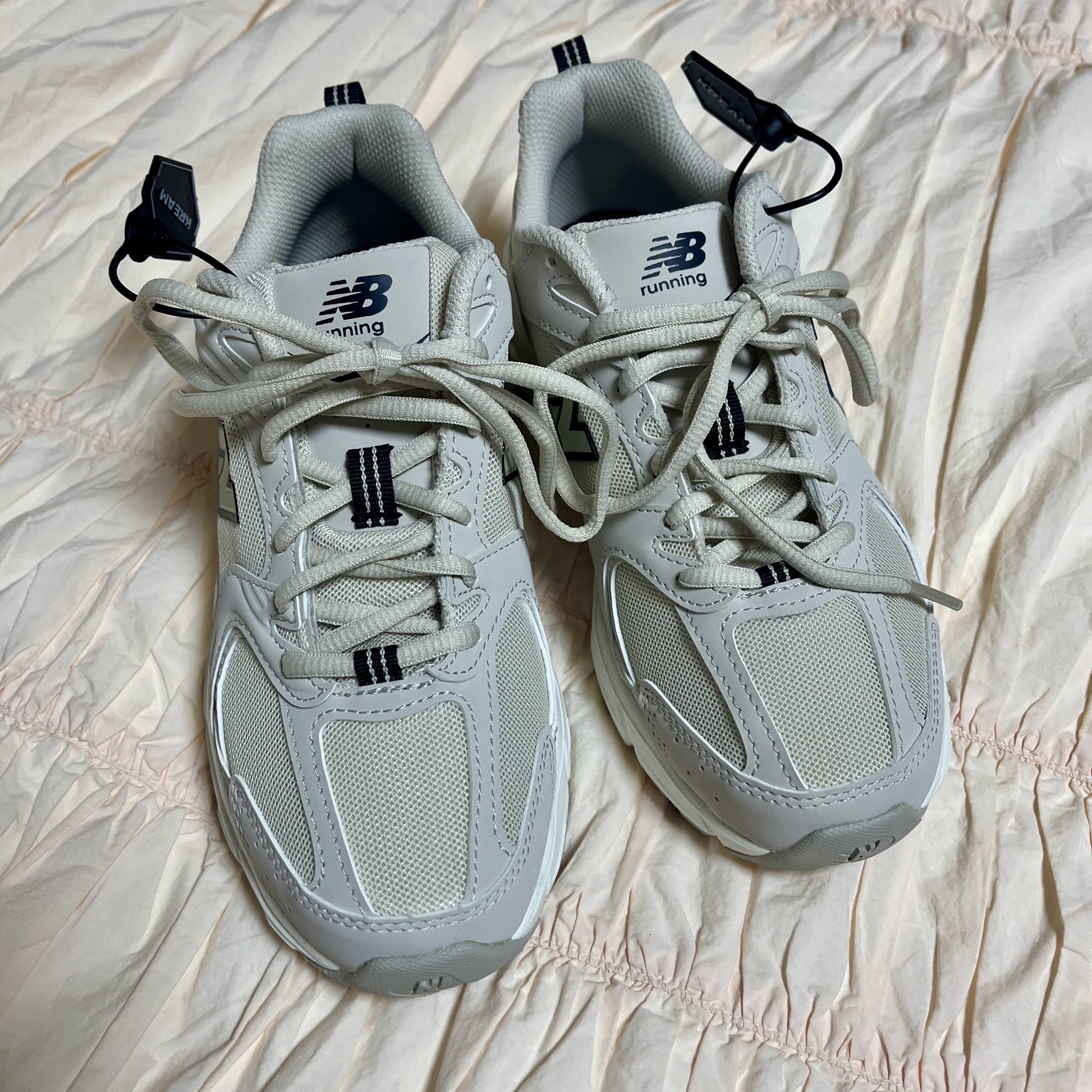 New Balance 530 Ivory 착용 스타일