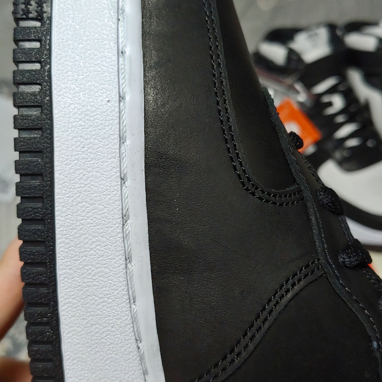 Nike x Stussy Air Force 1 '07 Mid SP Black 착용 스타일 - 4
