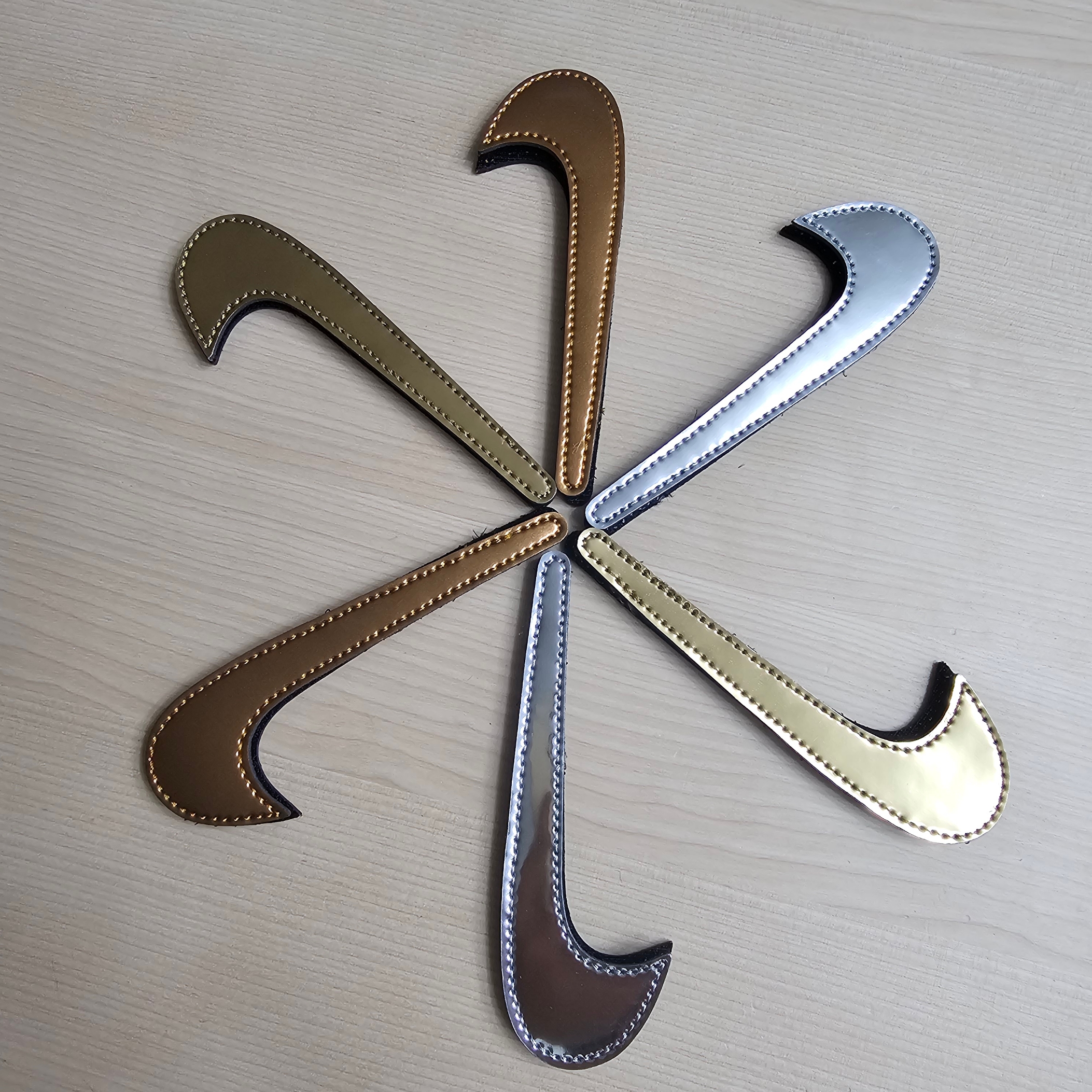 Nike Air Force 1 Low Black Metallic Gold Removable Swoosh Pack 착용 스타일 - 9