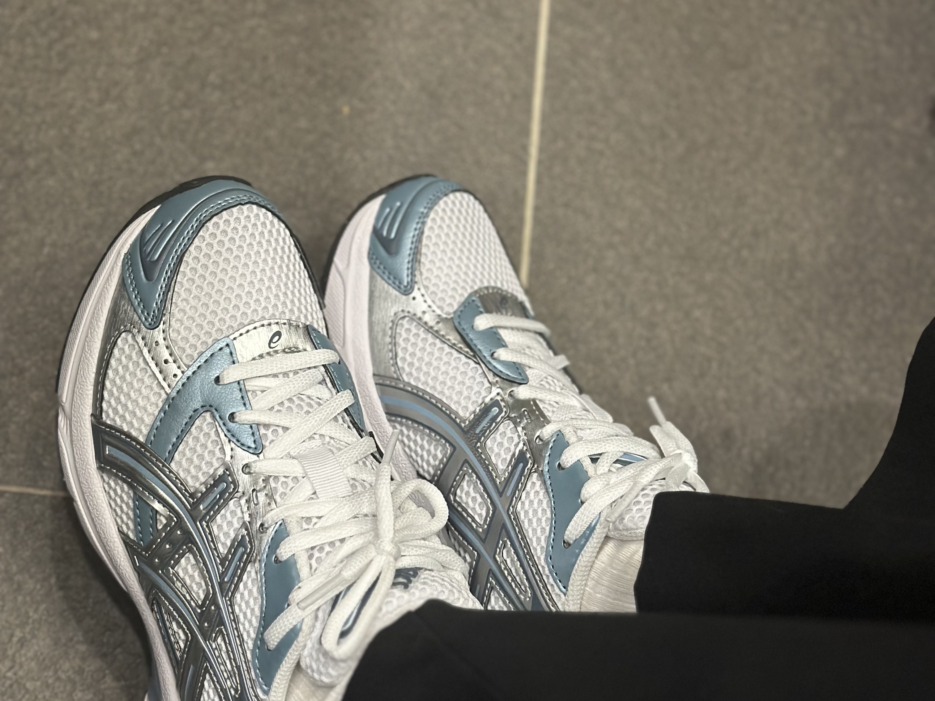 Asics Gel-1130 White Shark Skin 착용 스타일 - 1