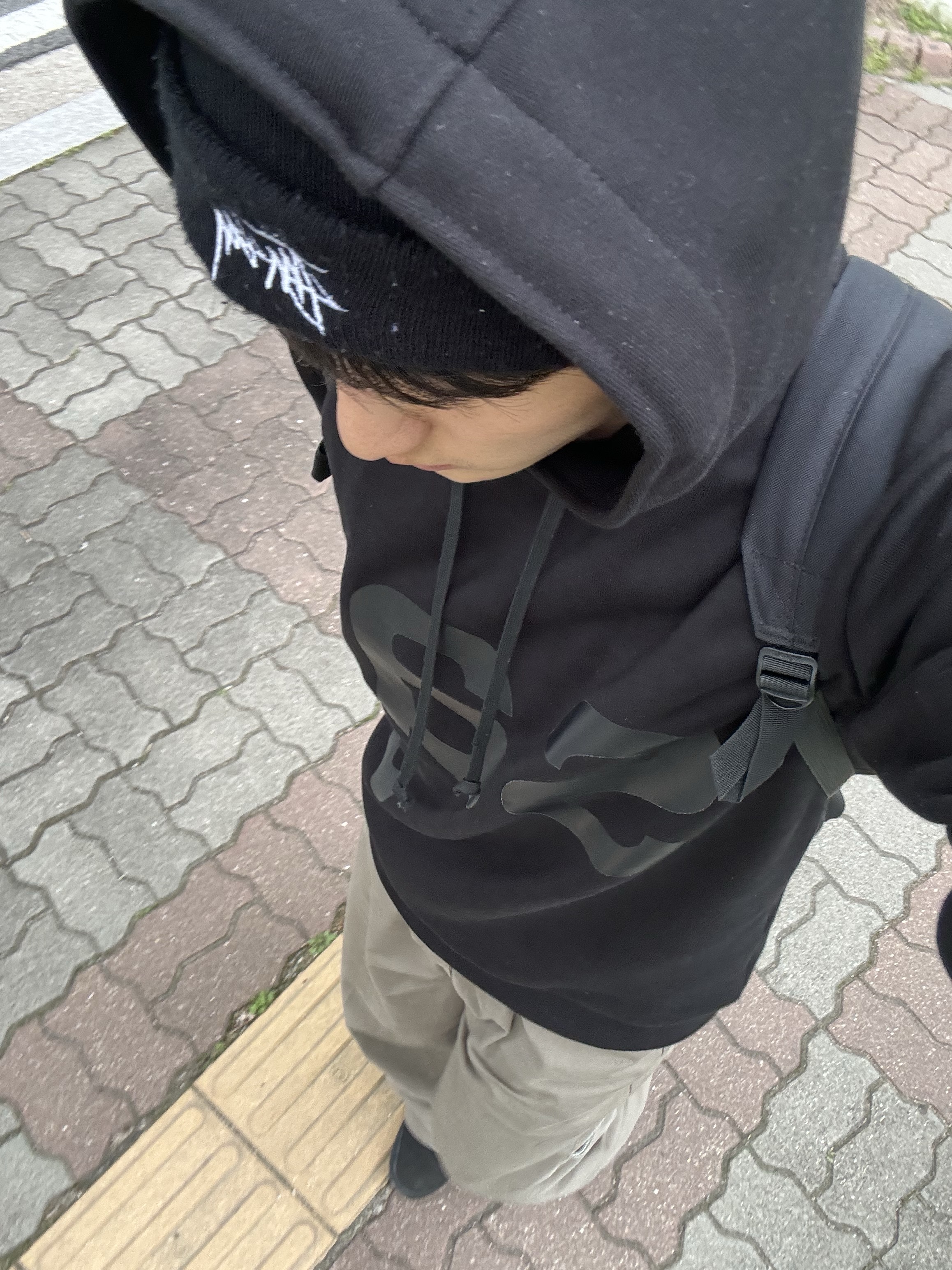 [KREAM 단독] Safarispot Basic Safari Hoodie Black, Stussy Stock Cuff Beanie Black 착용 스타일