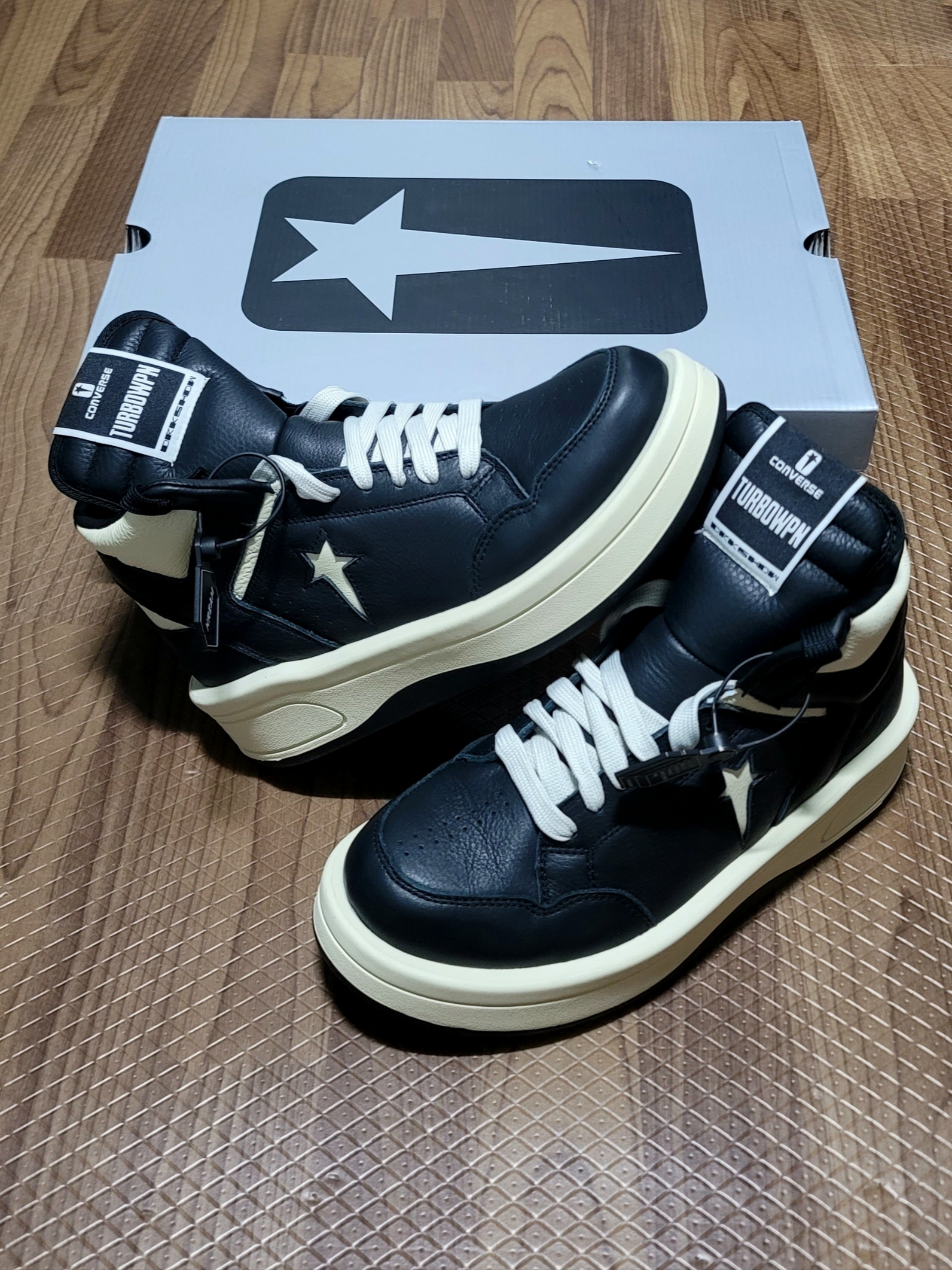 Converse x Drkshdw Turbowpn Black Cream 착용 스타일