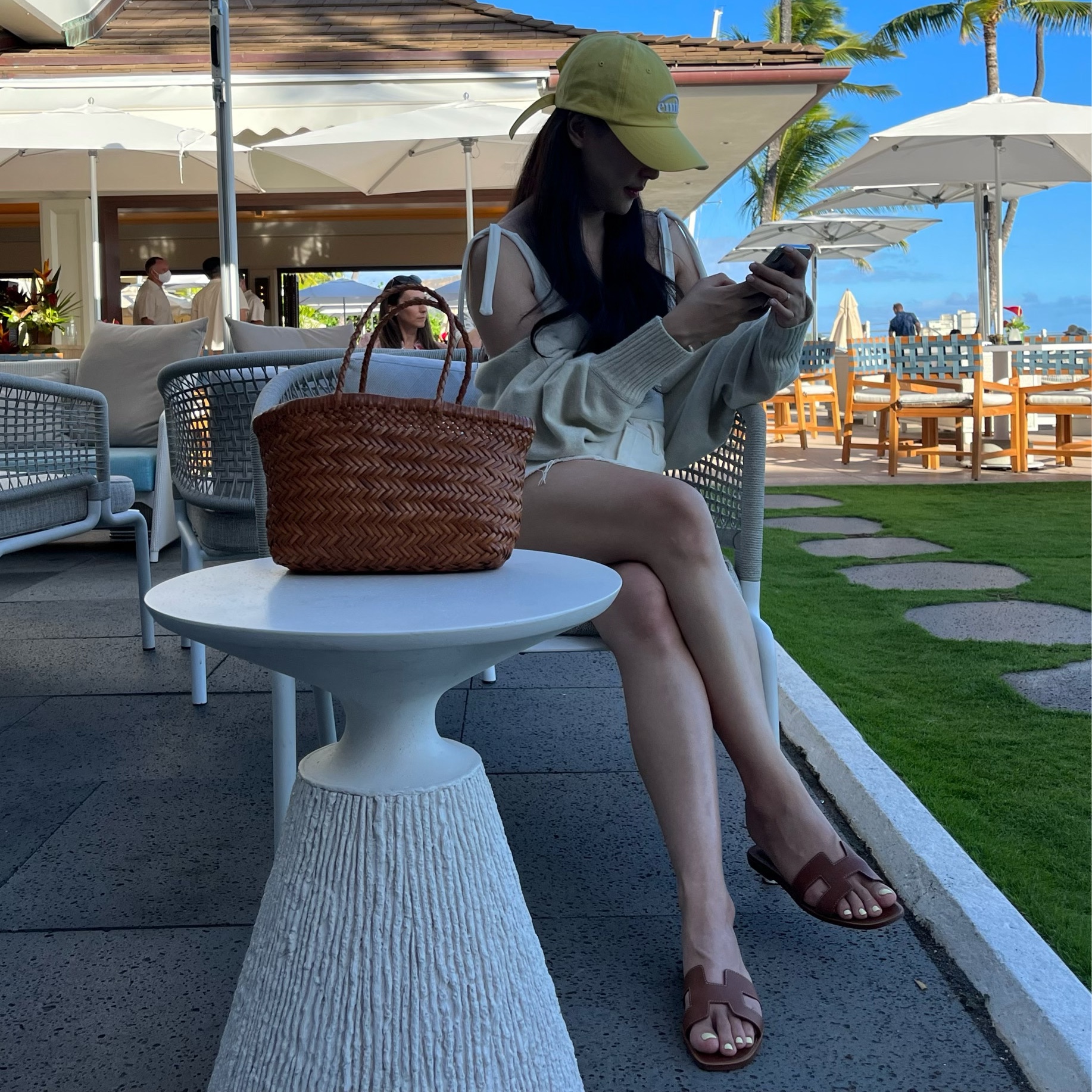 (W) Hermes Oran Sandal Calfskin & Gold Piqures Ecrues, Dragon Diffusion Triple Jump Mini Tan 착용 스타일 - 1