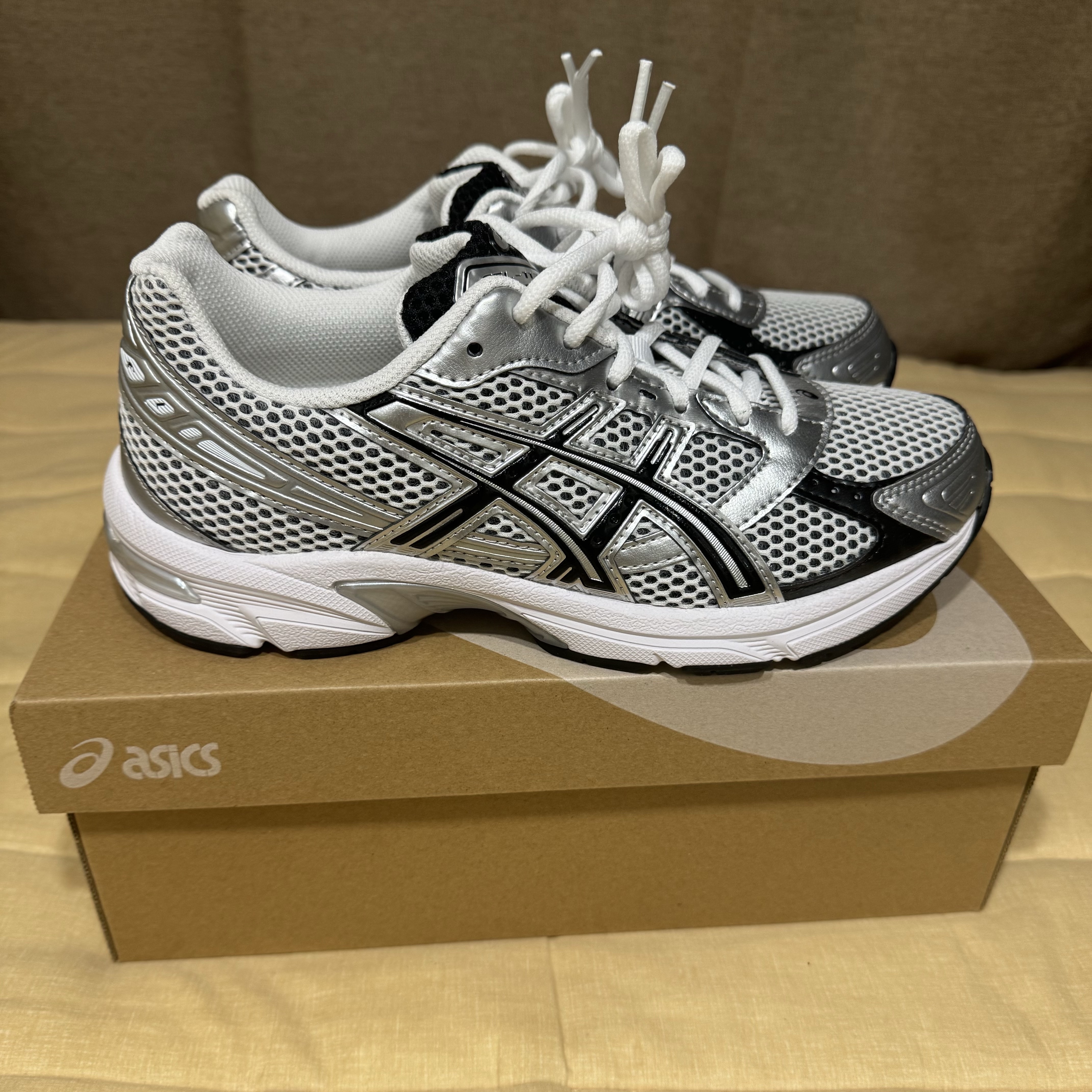 Asics Gel-1130 White Black 착용 스타일