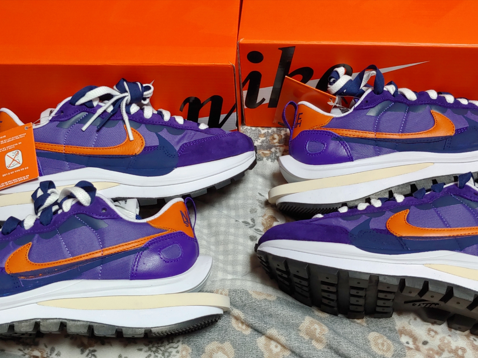 Nike x Sacai VaporWaffle Dark Iris 착용 스타일 - 2