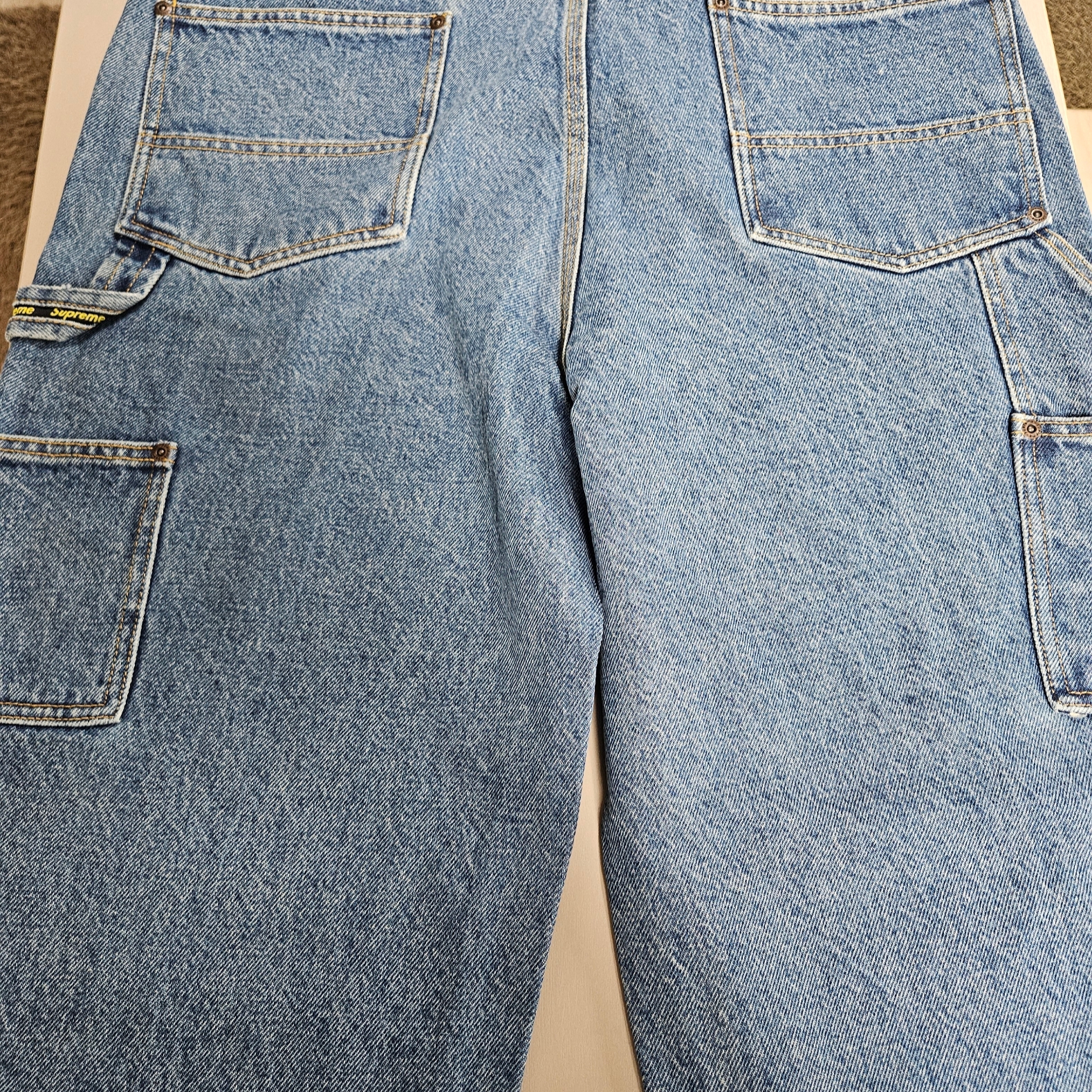 Supreme Double Knee Painter Pant Washed Indigo - 24SS, Supreme S Logo Loose Fit Jean Washed Blue - 24SS 착용 스타일 - 3