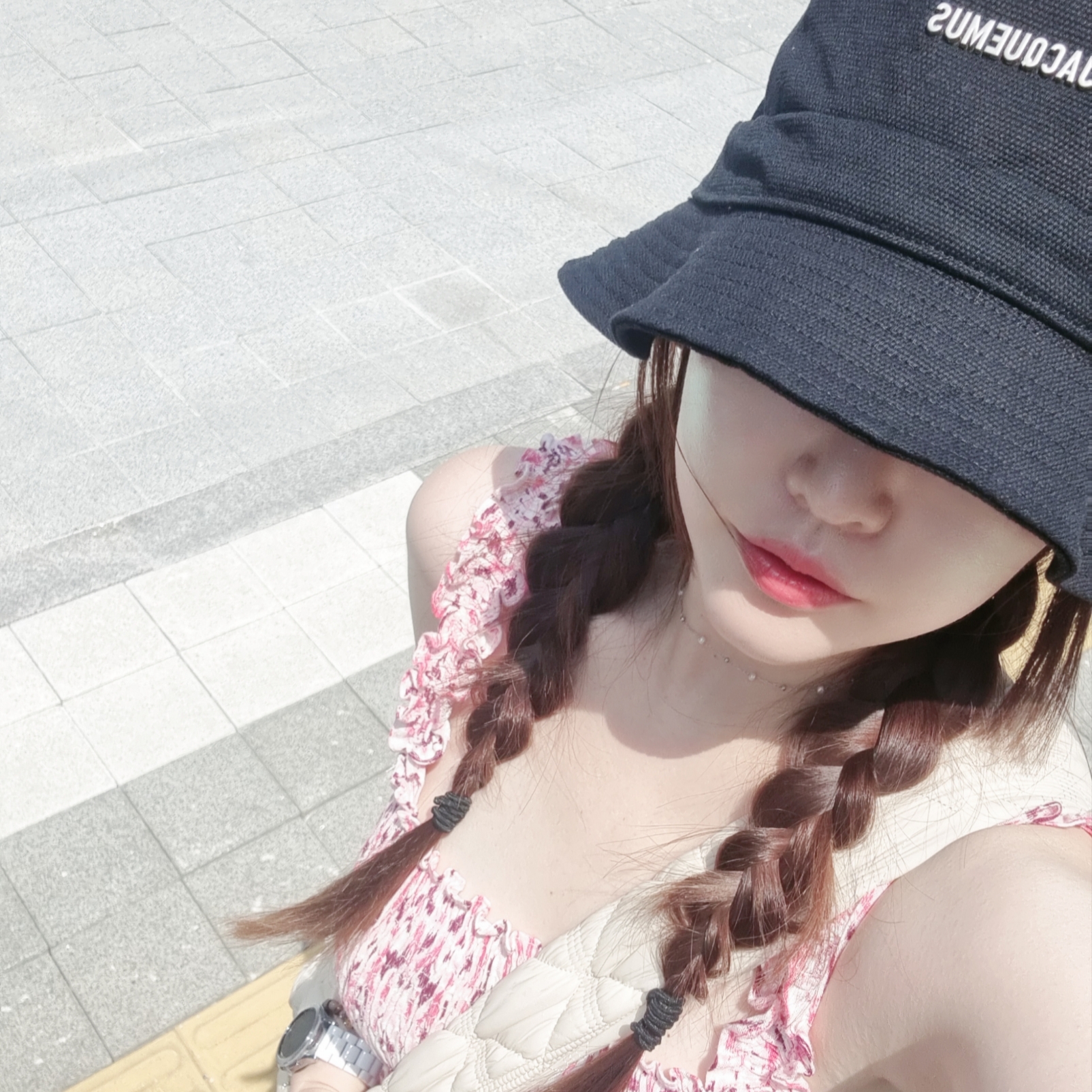 Jacquemus Le Bob Gadjo Bow Bucket Hat Black 착용 스타일 - 1