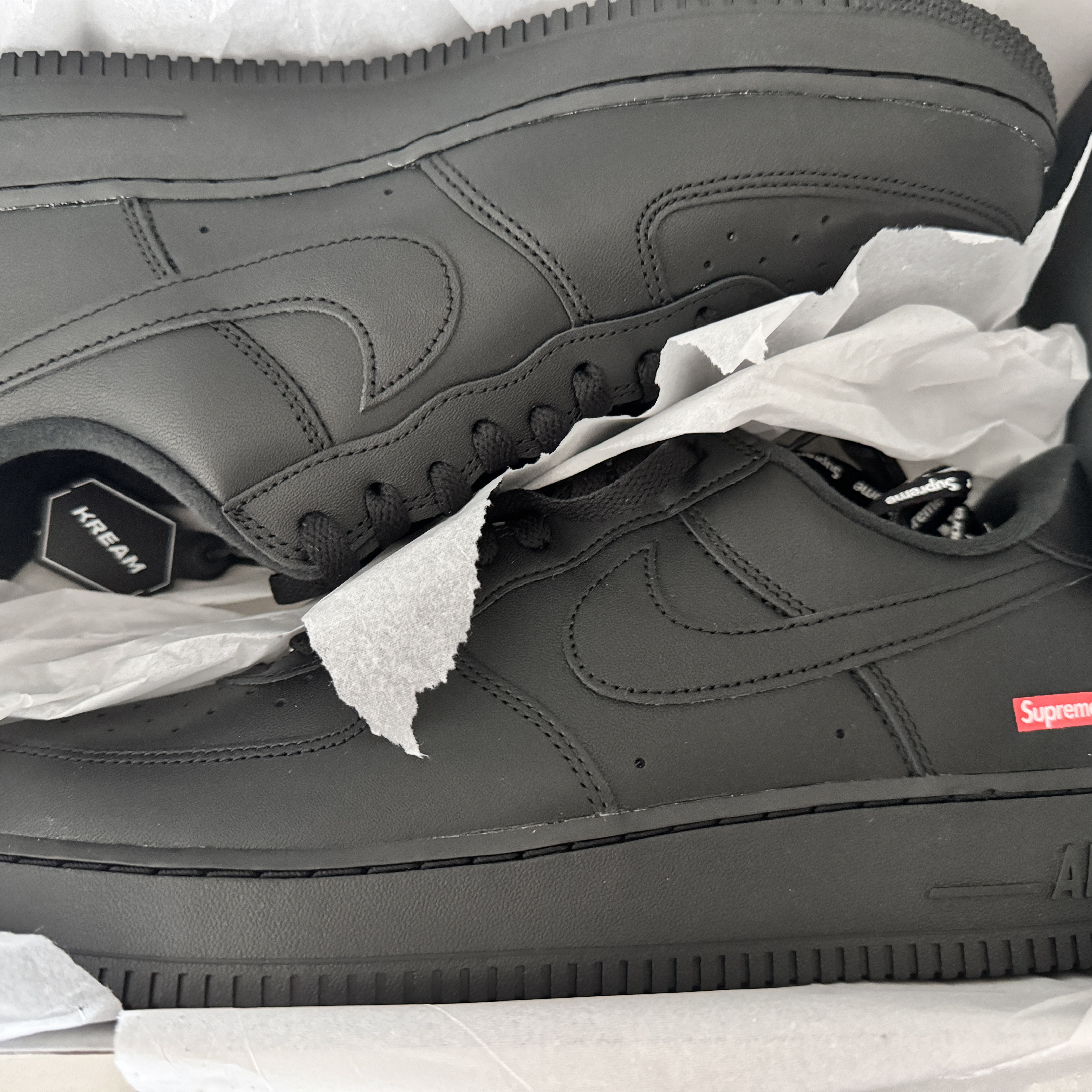 Nike x Supreme Air Force 1 Low Black 착용 스타일