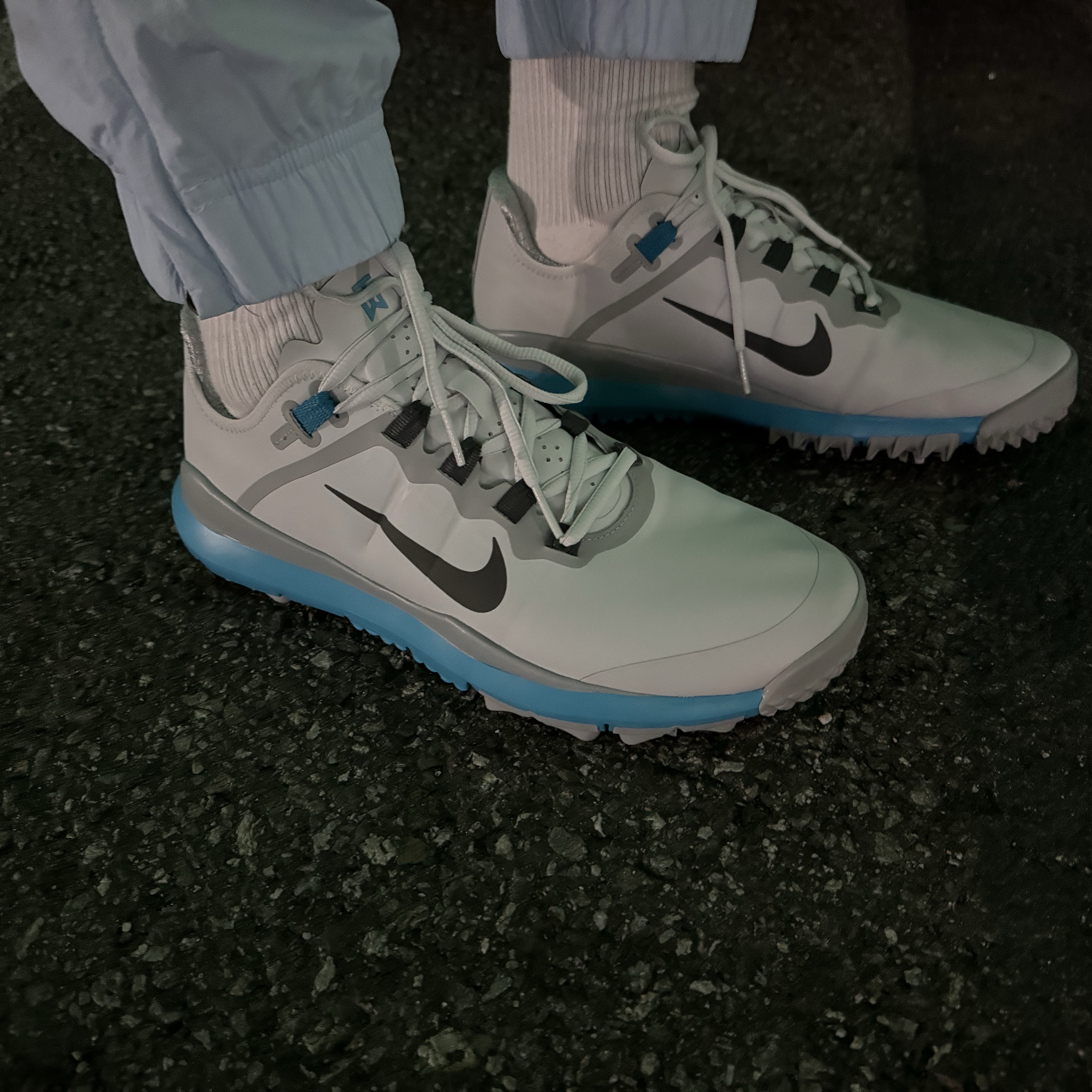 Nike Tiger Woods '13 Photon Dust 착용 스타일