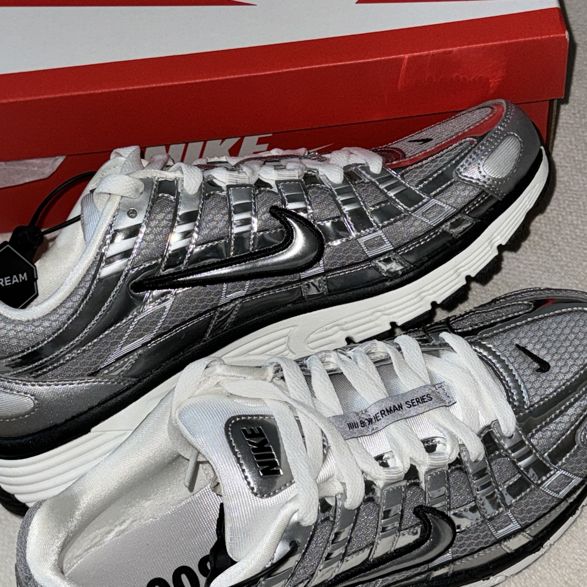 Nike P-6000 Metallic Silver 착용 스타일 - 1