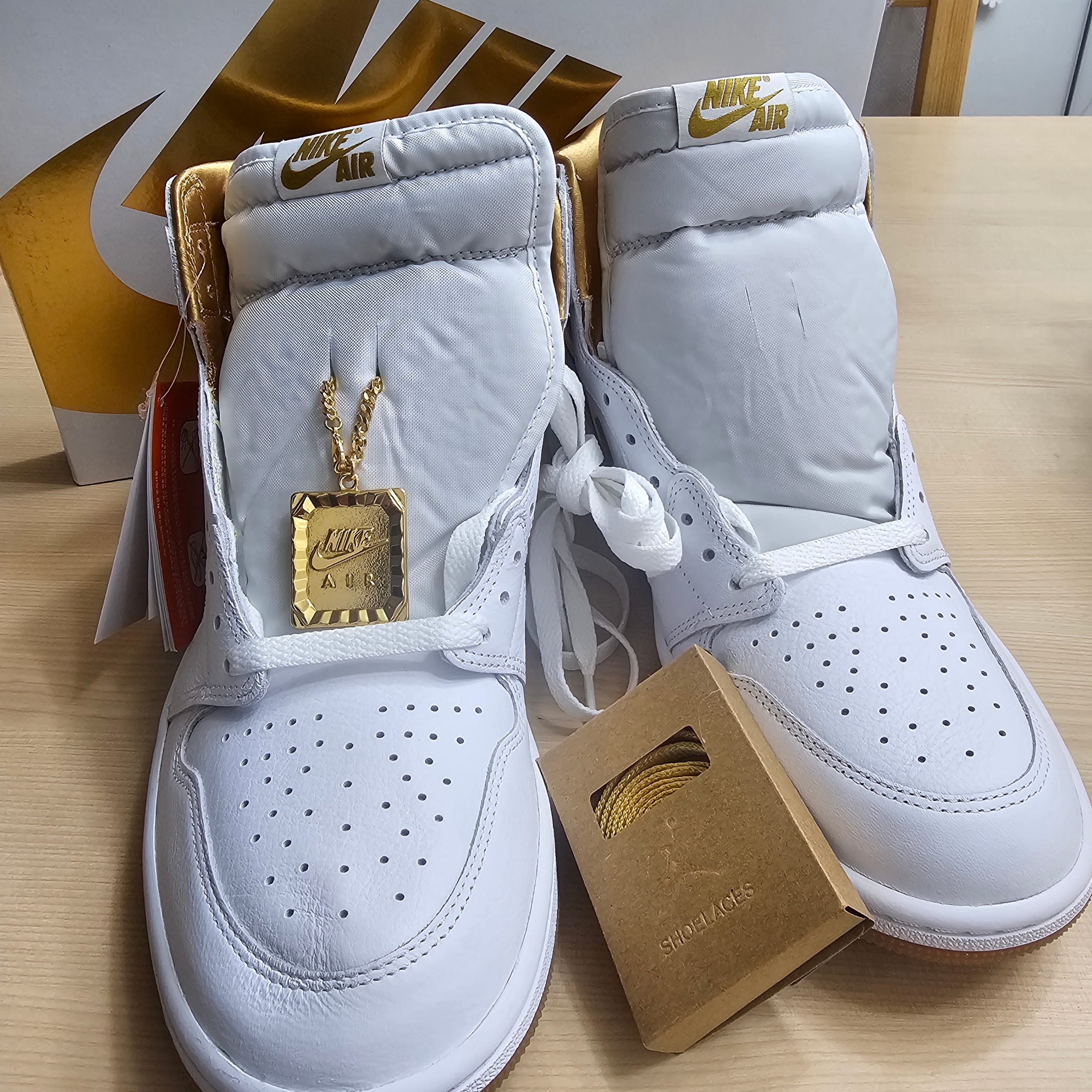 (W) Jordan 1 Retro High OG White Gold 착용 스타일 - 4